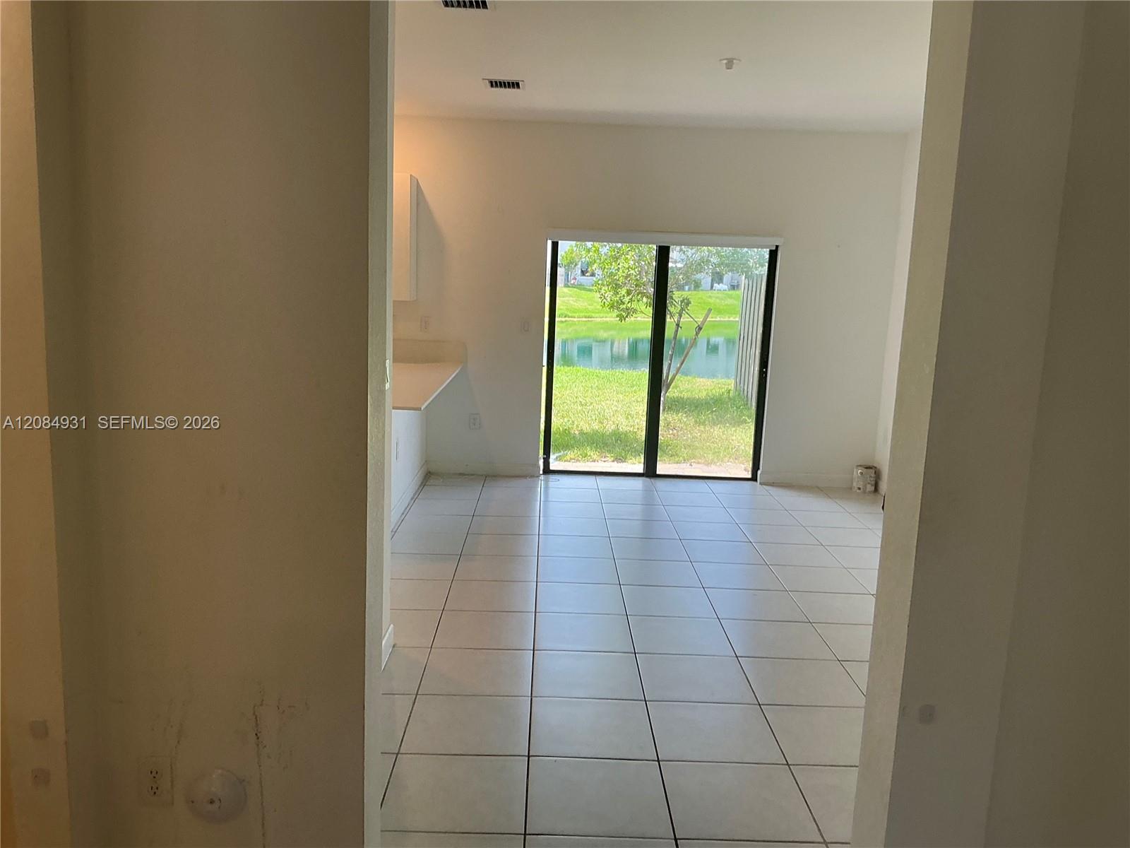 1070 SE 26th Ter # 1070 — Photo 4