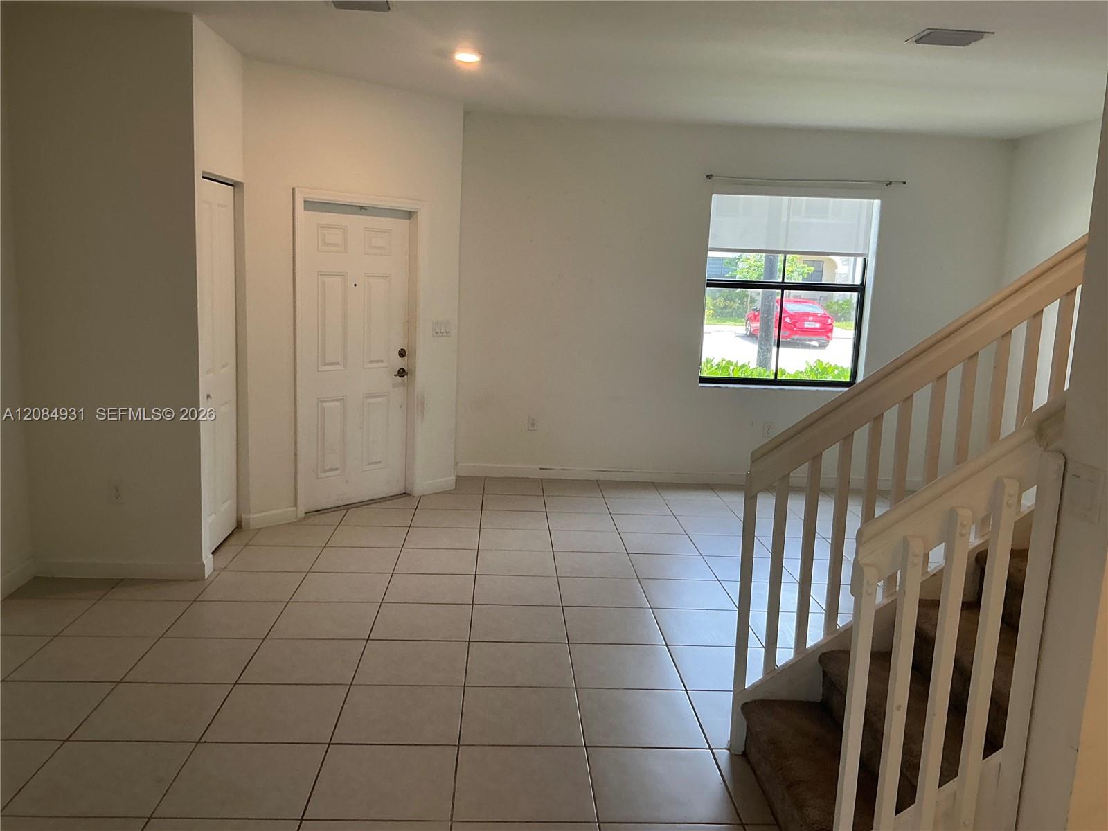 1070 SE 26th Ter # 1070 — Photo 5