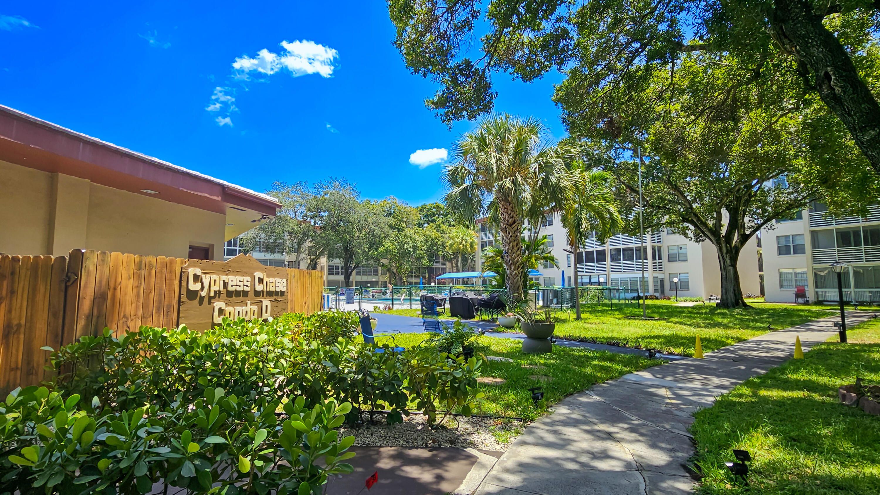 2650 NW 49th Avenue # 318, Lauderdale Lakes FL 33313