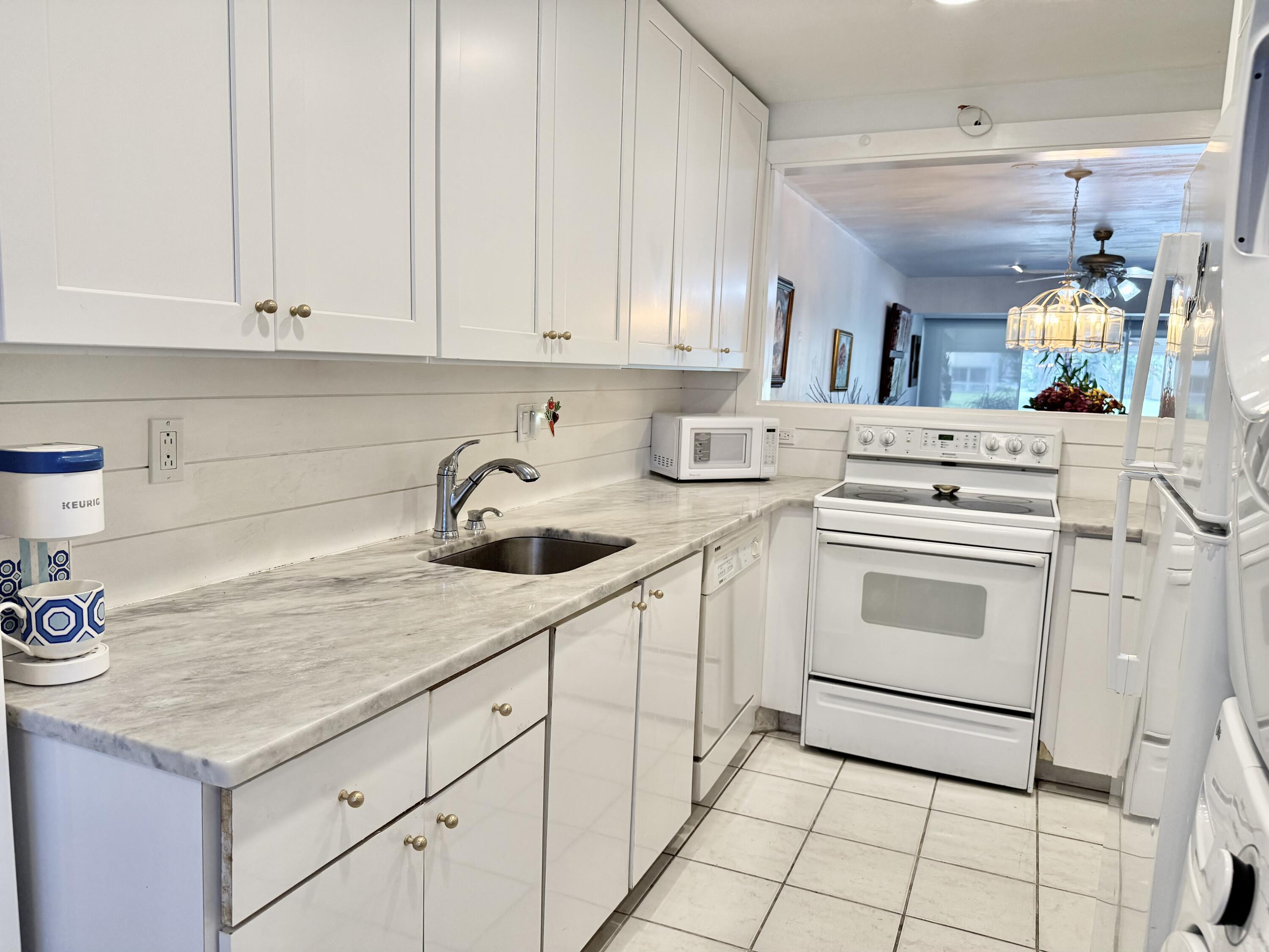 1421 NW 19th Terrace # 102 — Photo 4
