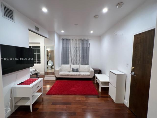 526 15 ST # 2, Miami Beach FL 33139
