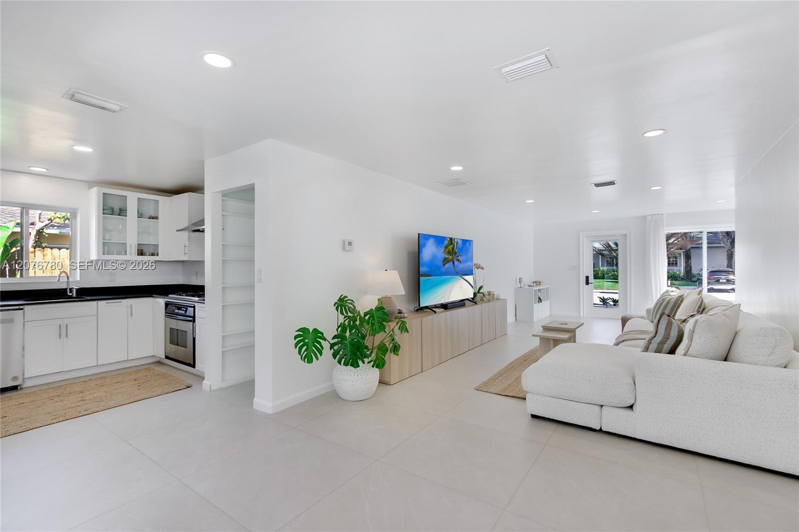 617 SW 5th Ave — Photo 3