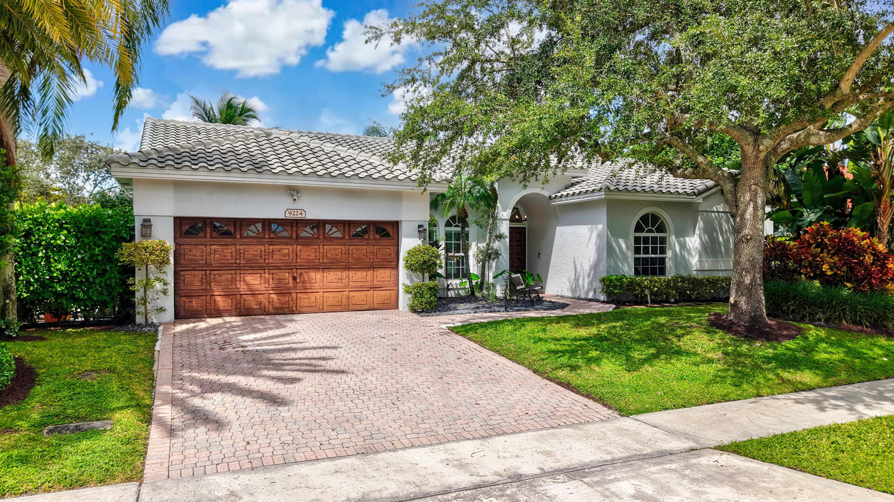 9224 LAKE SERENA Drive — Photo 3