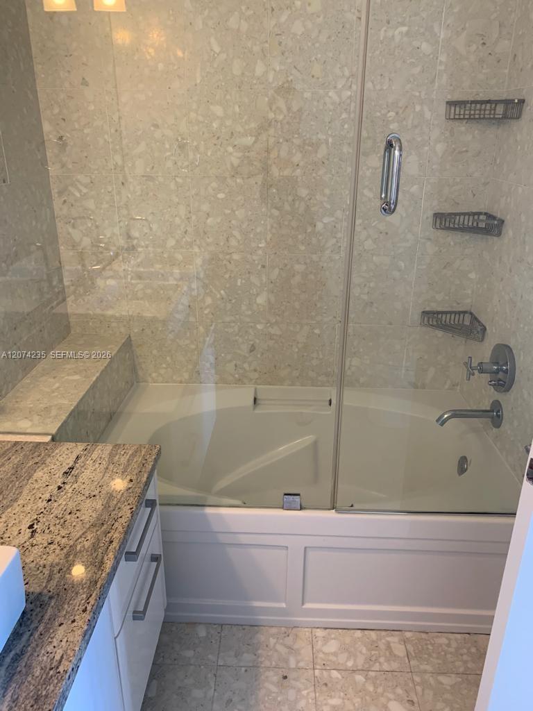 185 SW 7th St # 4303 — Photo 5