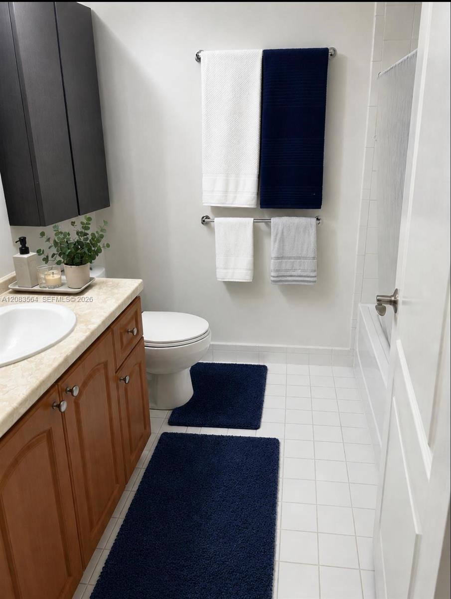 120 SW 37th Ave # 501 — Photo 3
