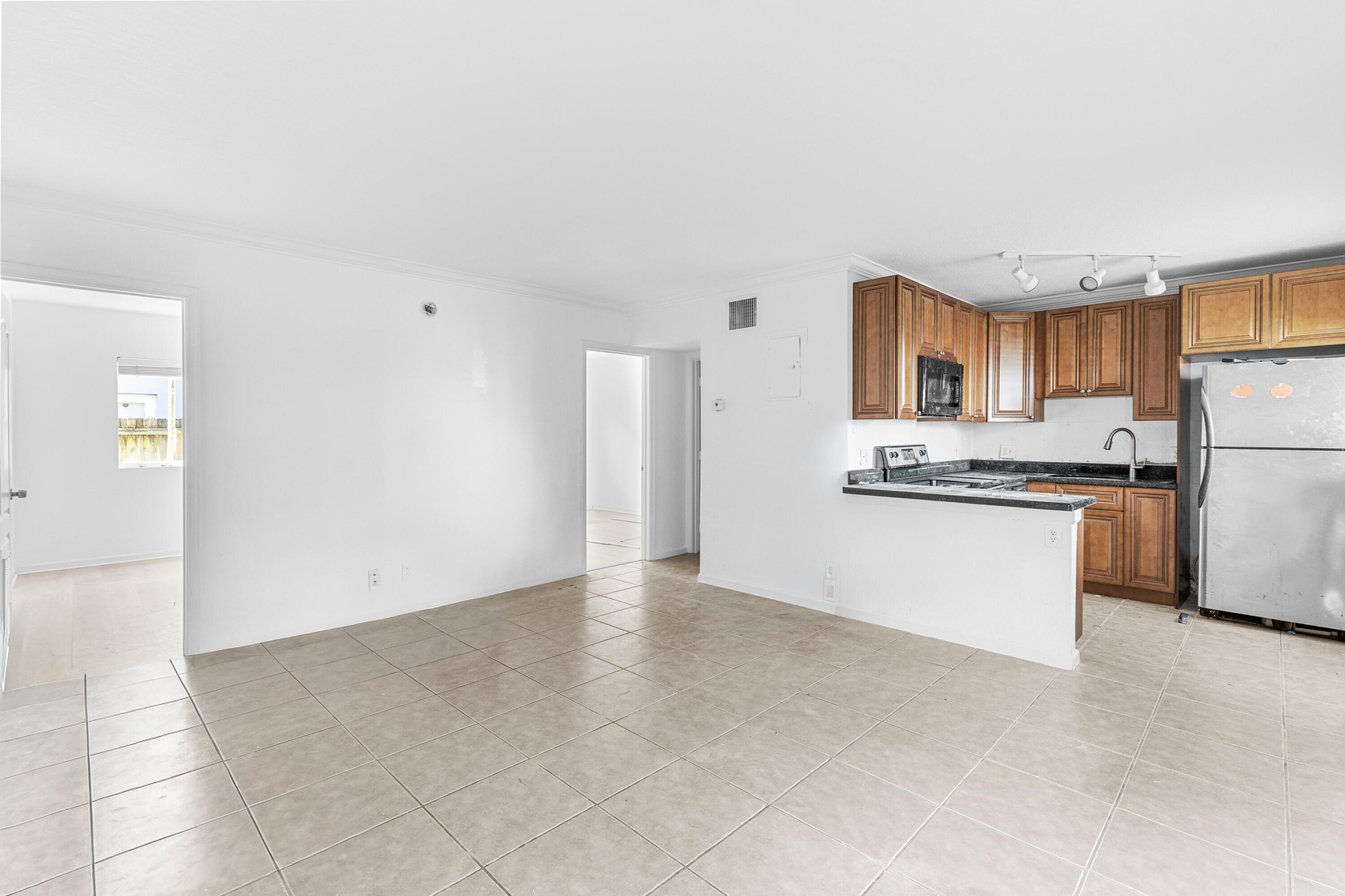 2655 NE 8th Avenue # 106 — Photo 4