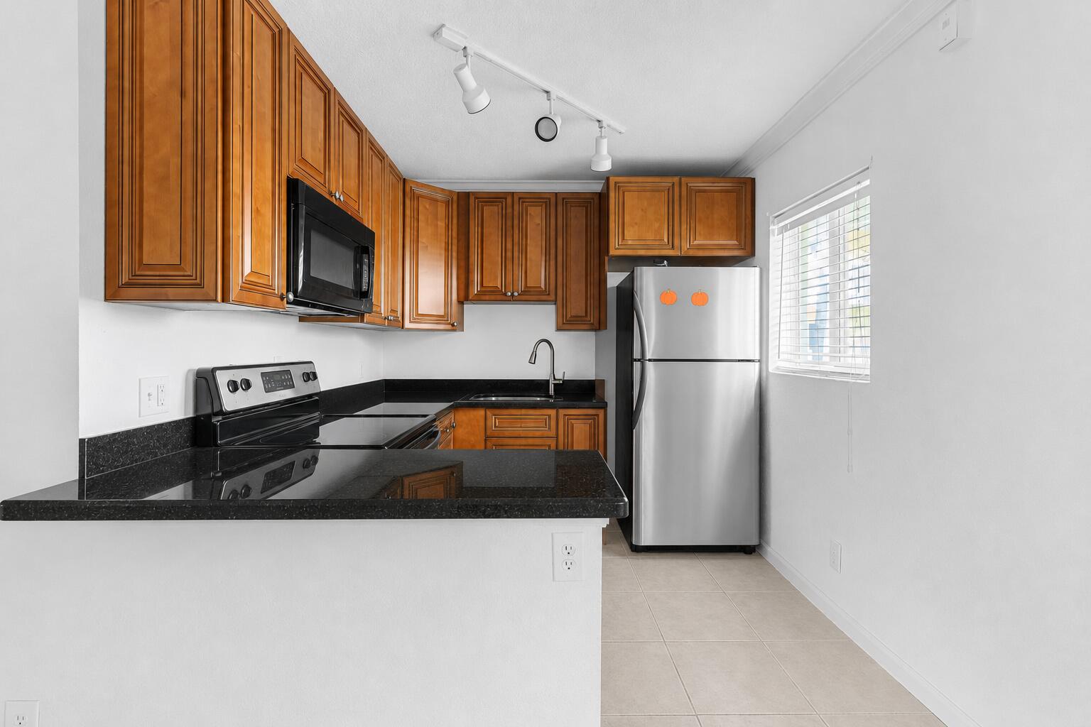 2655 NE 8th Avenue # 106 — Photo 2