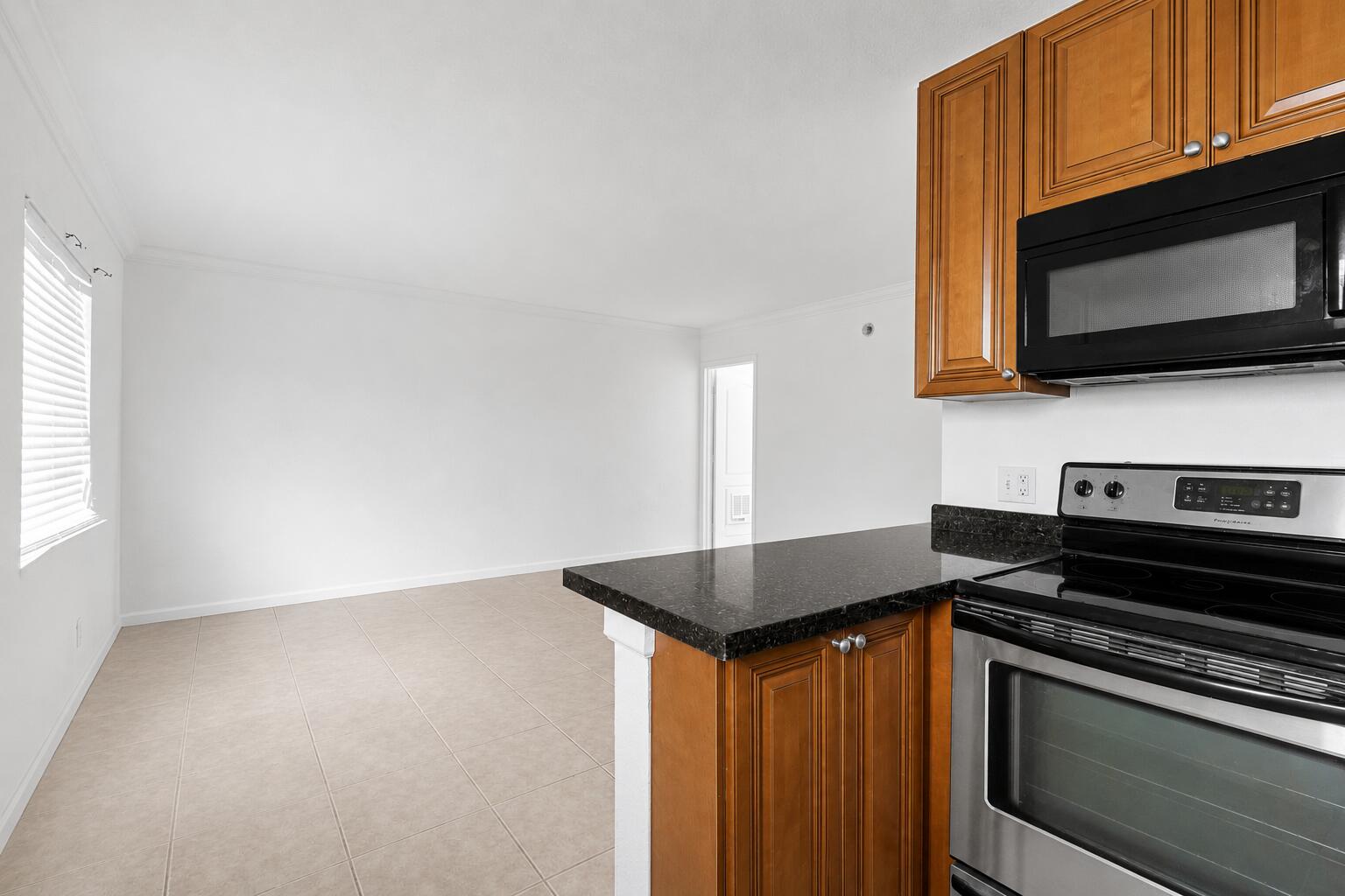 2655 NE 8th Avenue # 106 — Photo 3