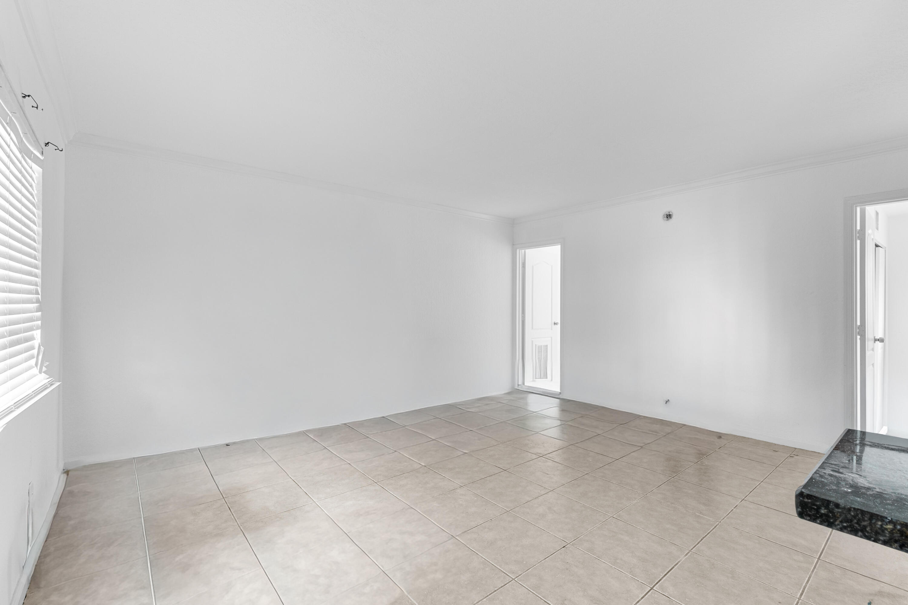 2655 NE 8th Avenue # 106 — Photo 5