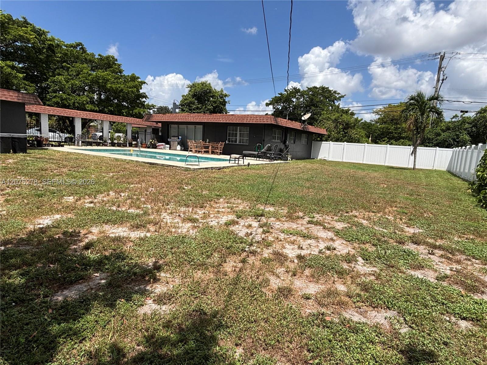 10 SW 46th Ave — Photo 5