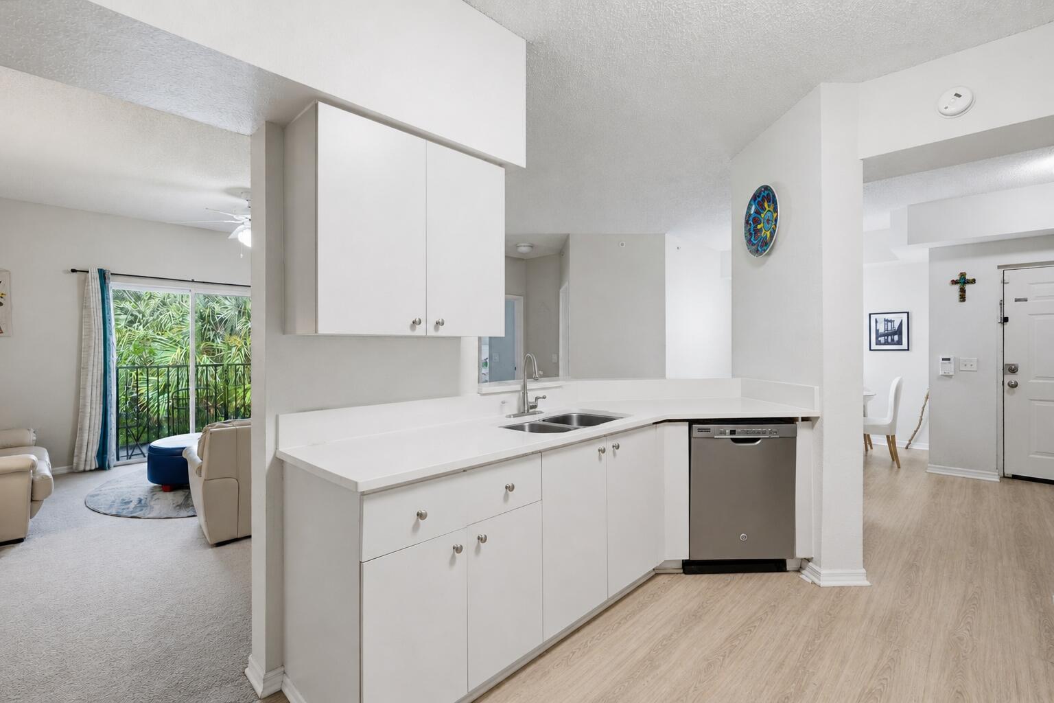 350 CRESTWOOD Circle # 306 — Photo 4