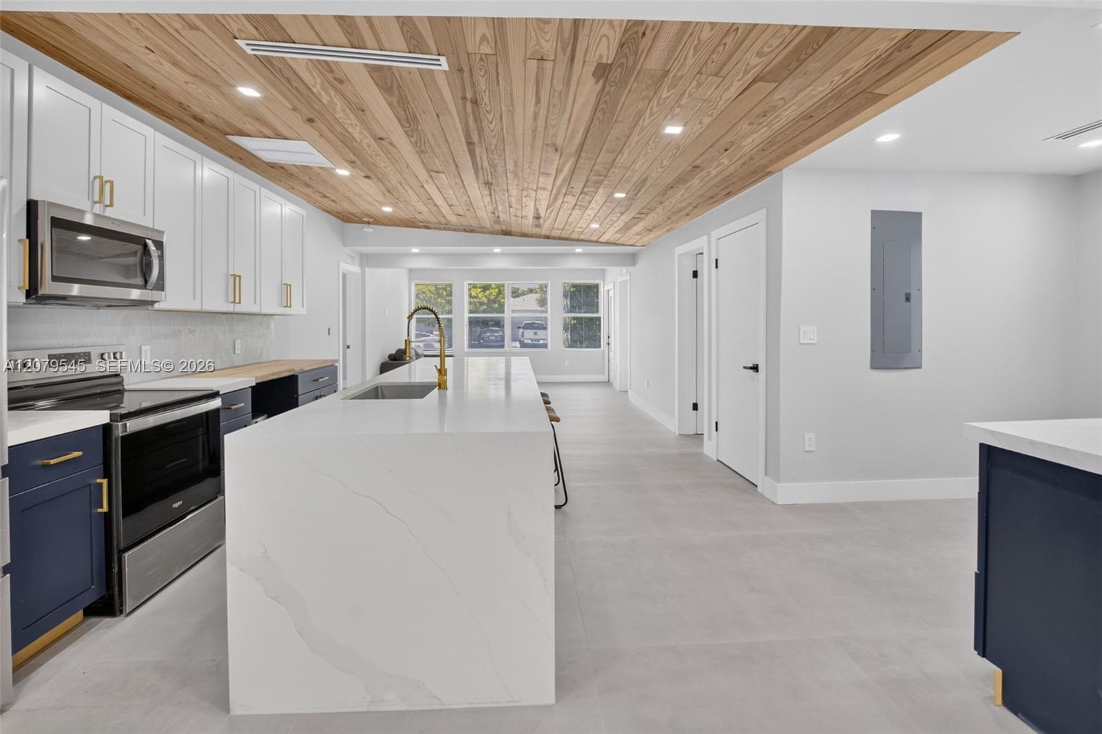 119 SW 4th Ave — Photo 4