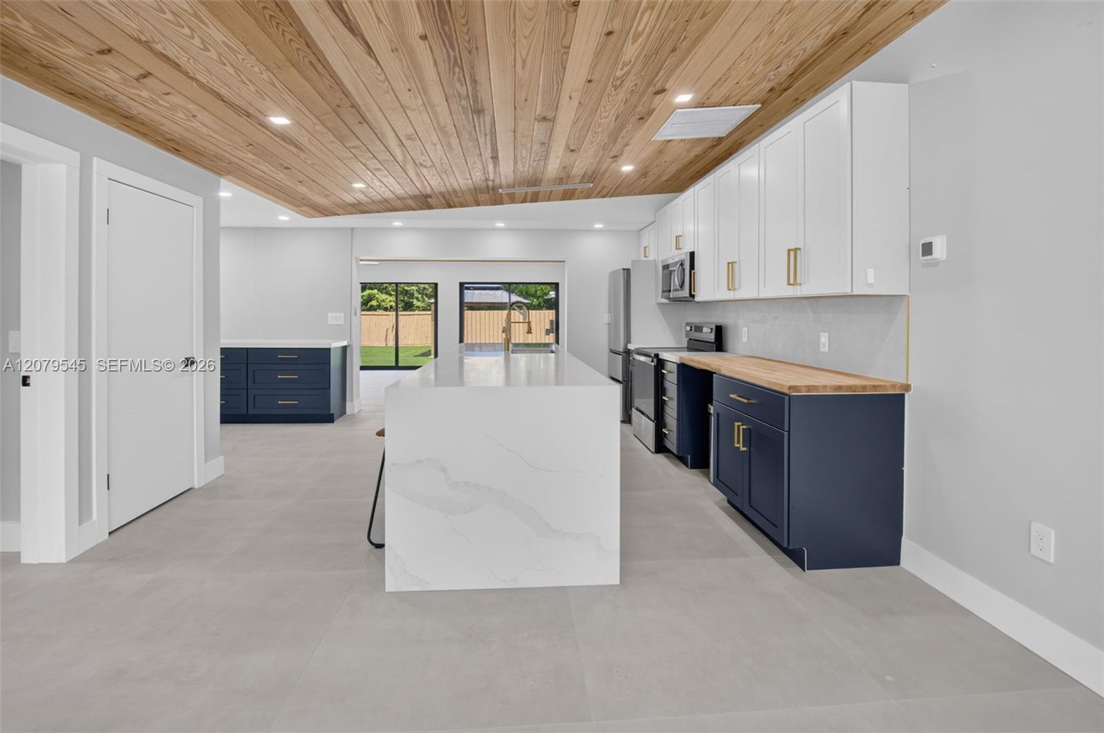 119 SW 4th Ave — Photo 5