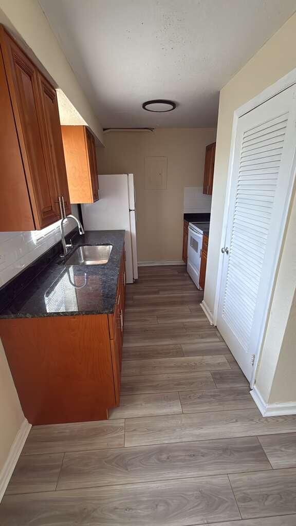 3722 HENRY Avenue # 3 — Photo 2