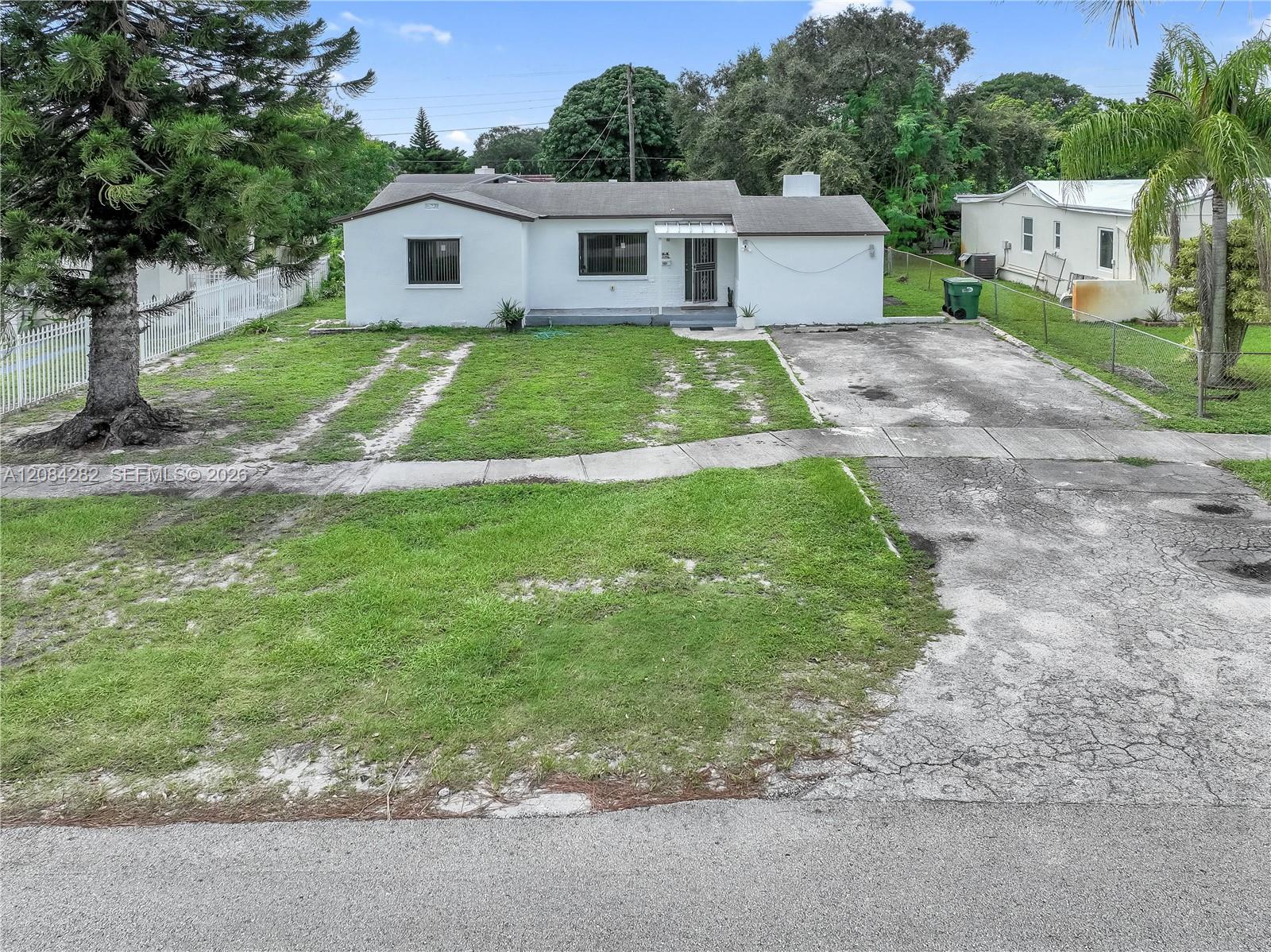 1146 Jann Ave — Photo 2
