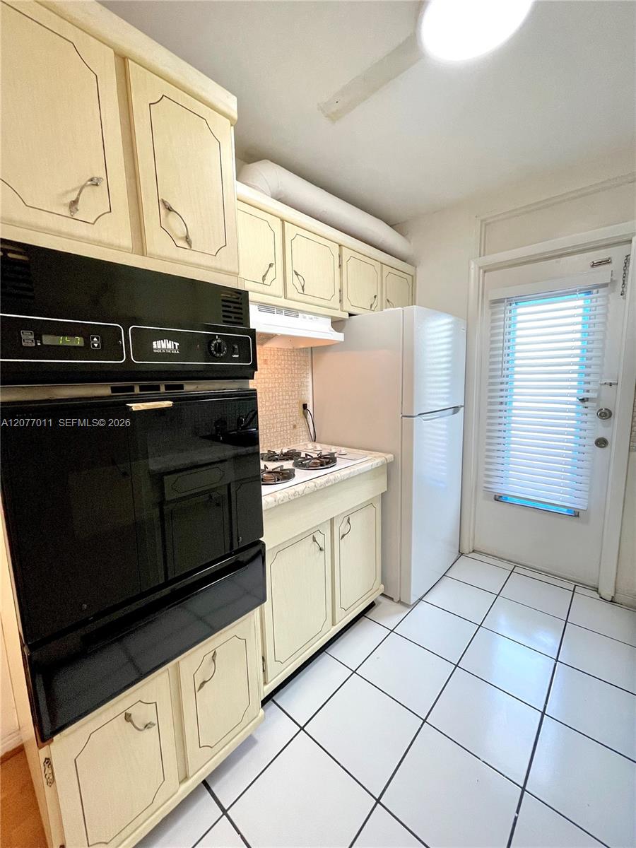 441 Collins Ave # 30 — Photo 5