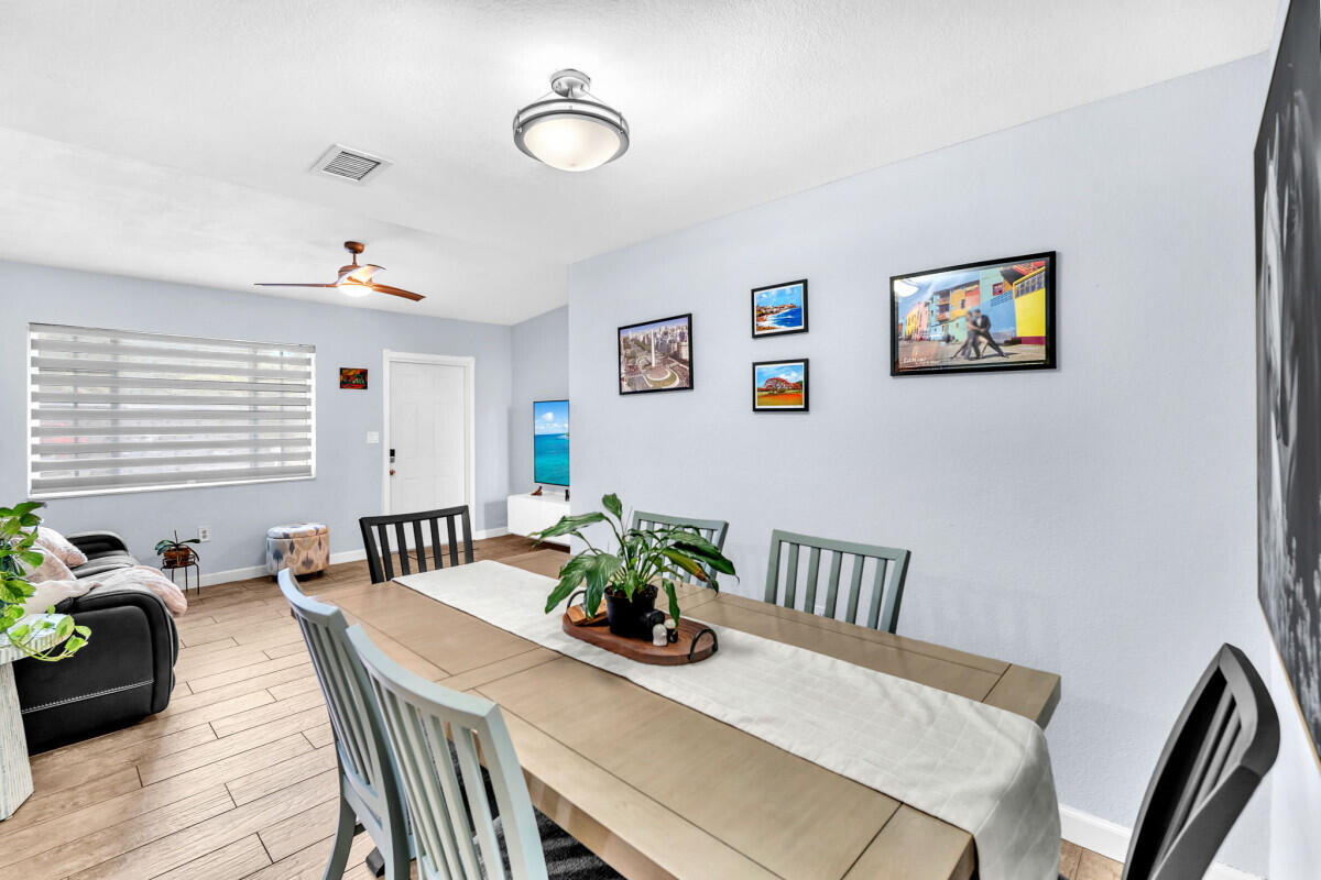 404 S 62nd Terrace — Photo 3