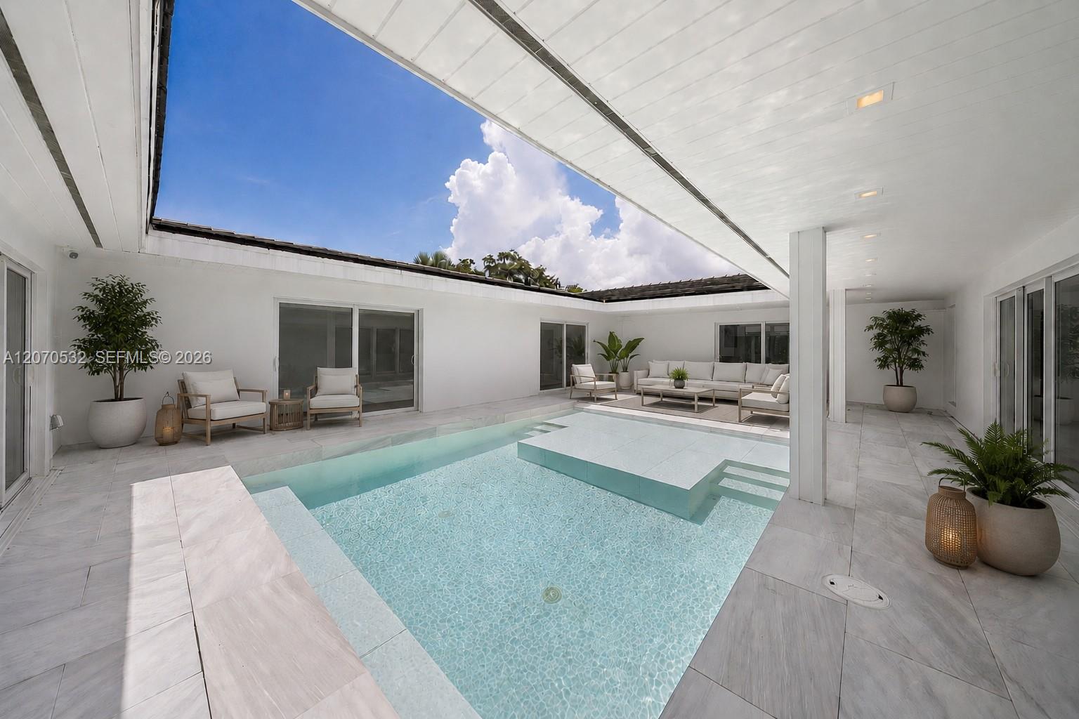 4001 Monserrate St — Photo 2