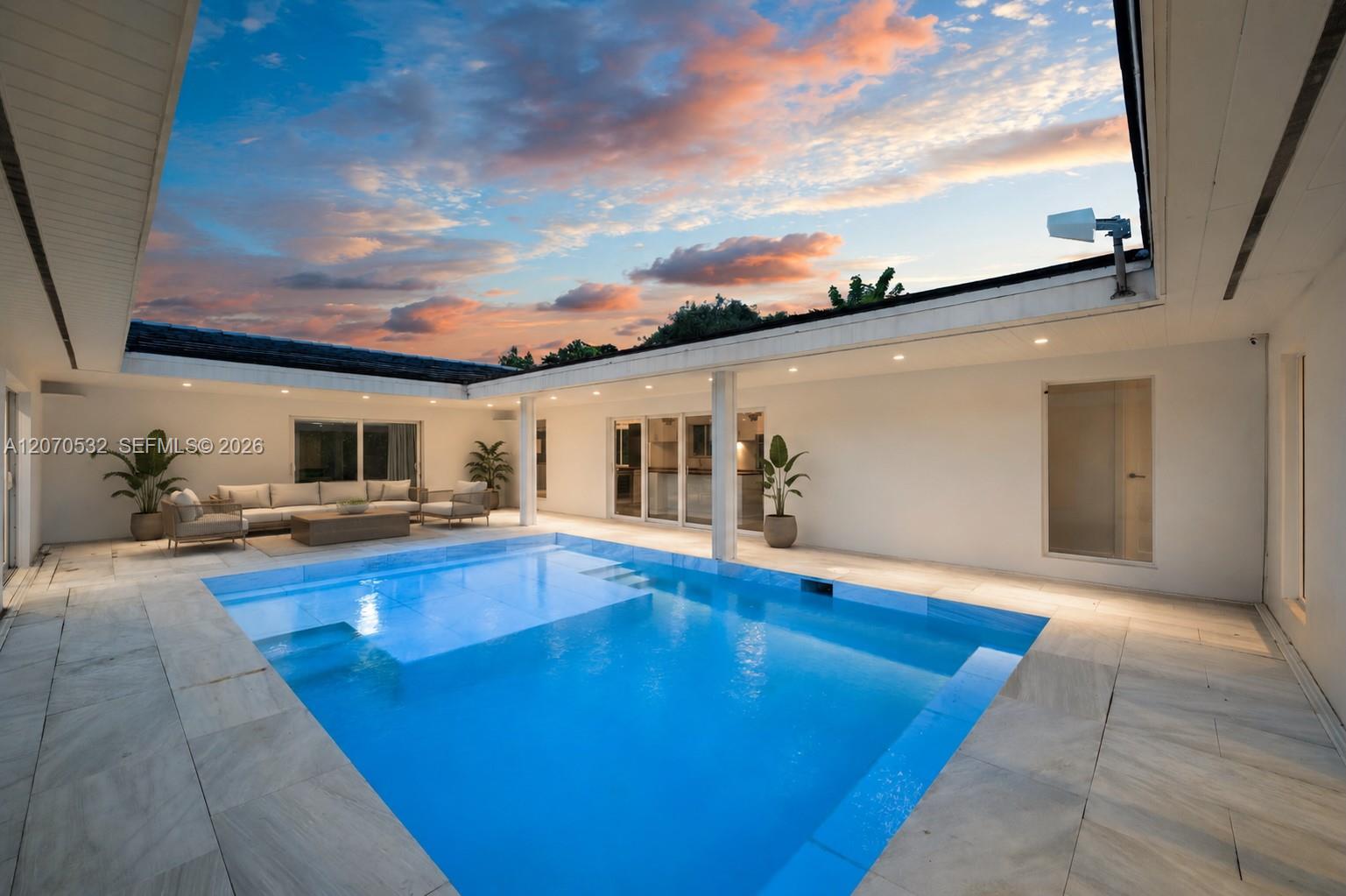 4001 Monserrate St — Photo 3