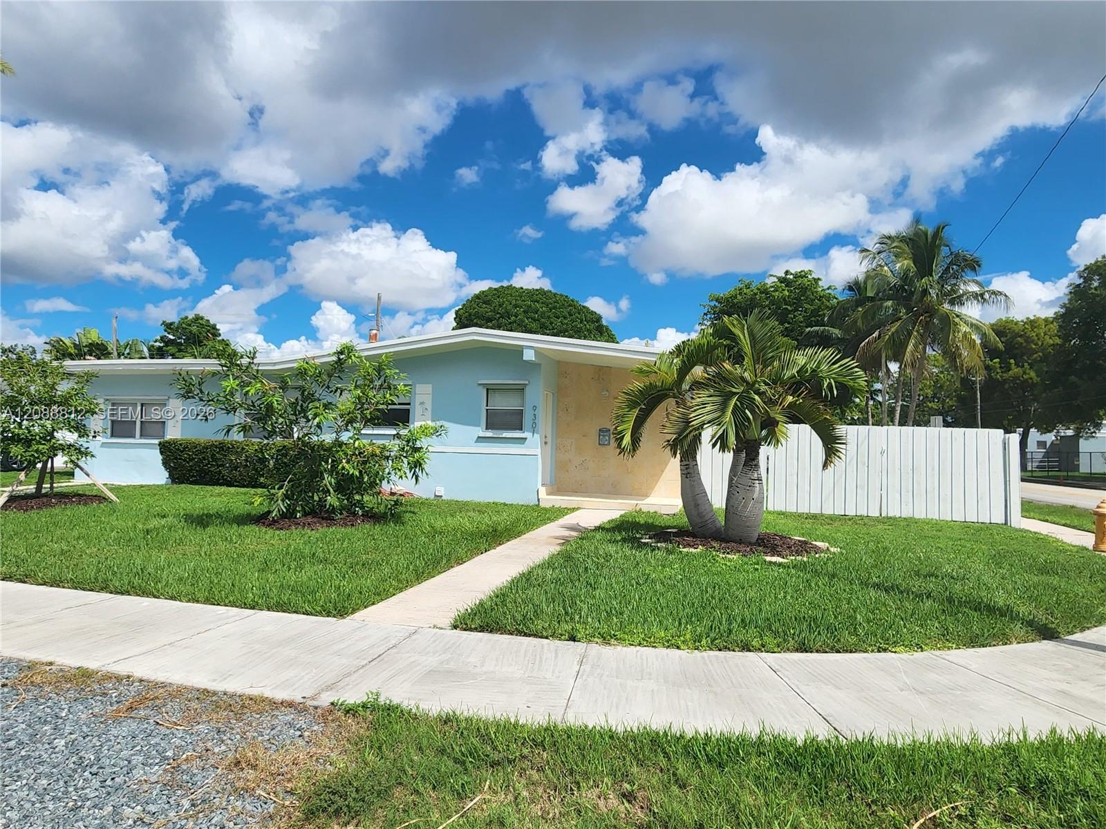 9301 SW 54th St — Photo 2