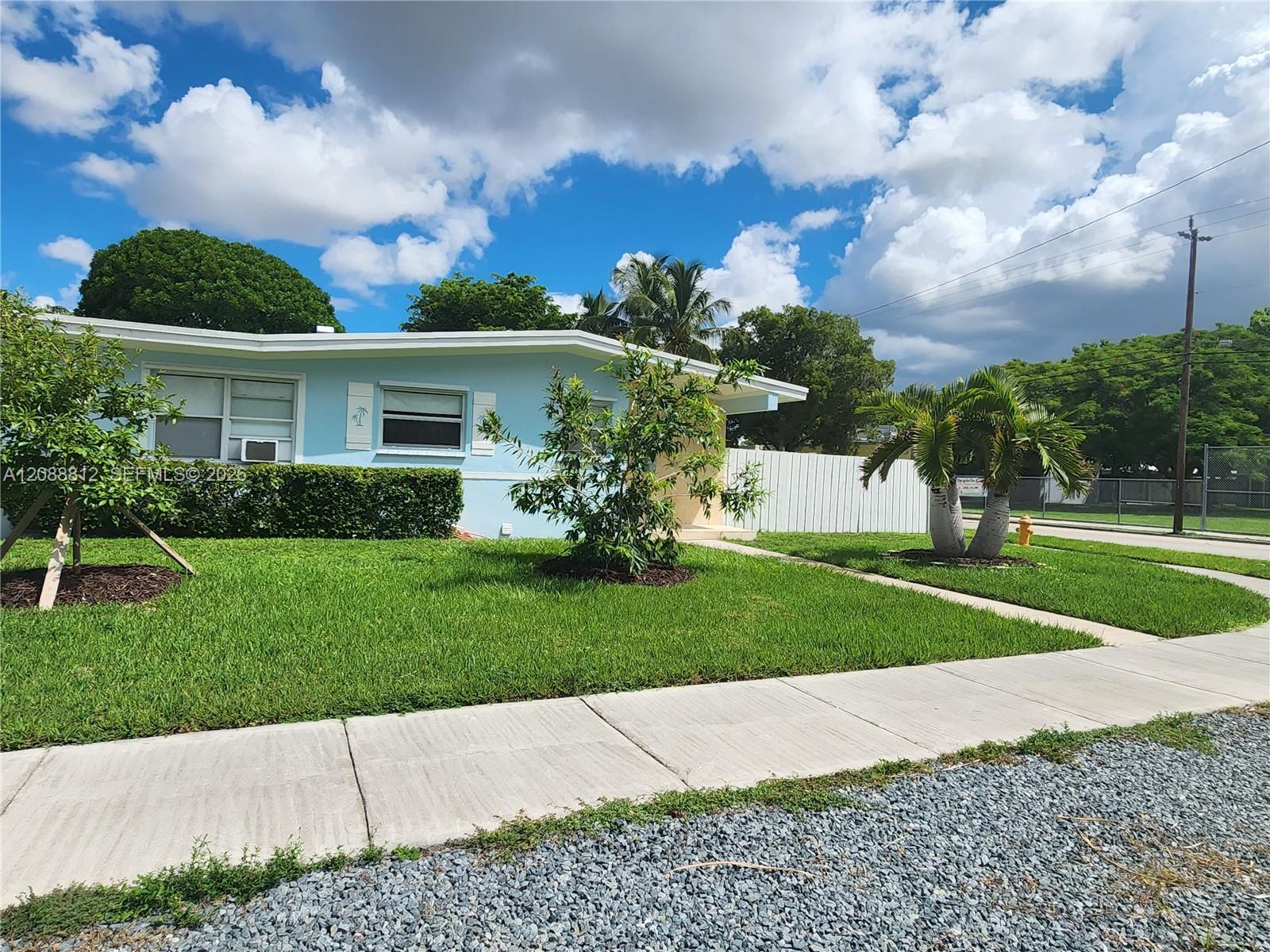 9301 SW 54th St — Photo 3