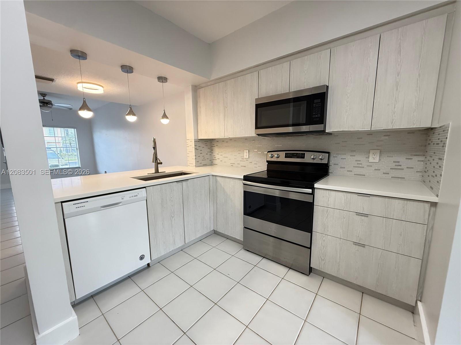 16736 Hemingway Dr # 16736 — Photo 3