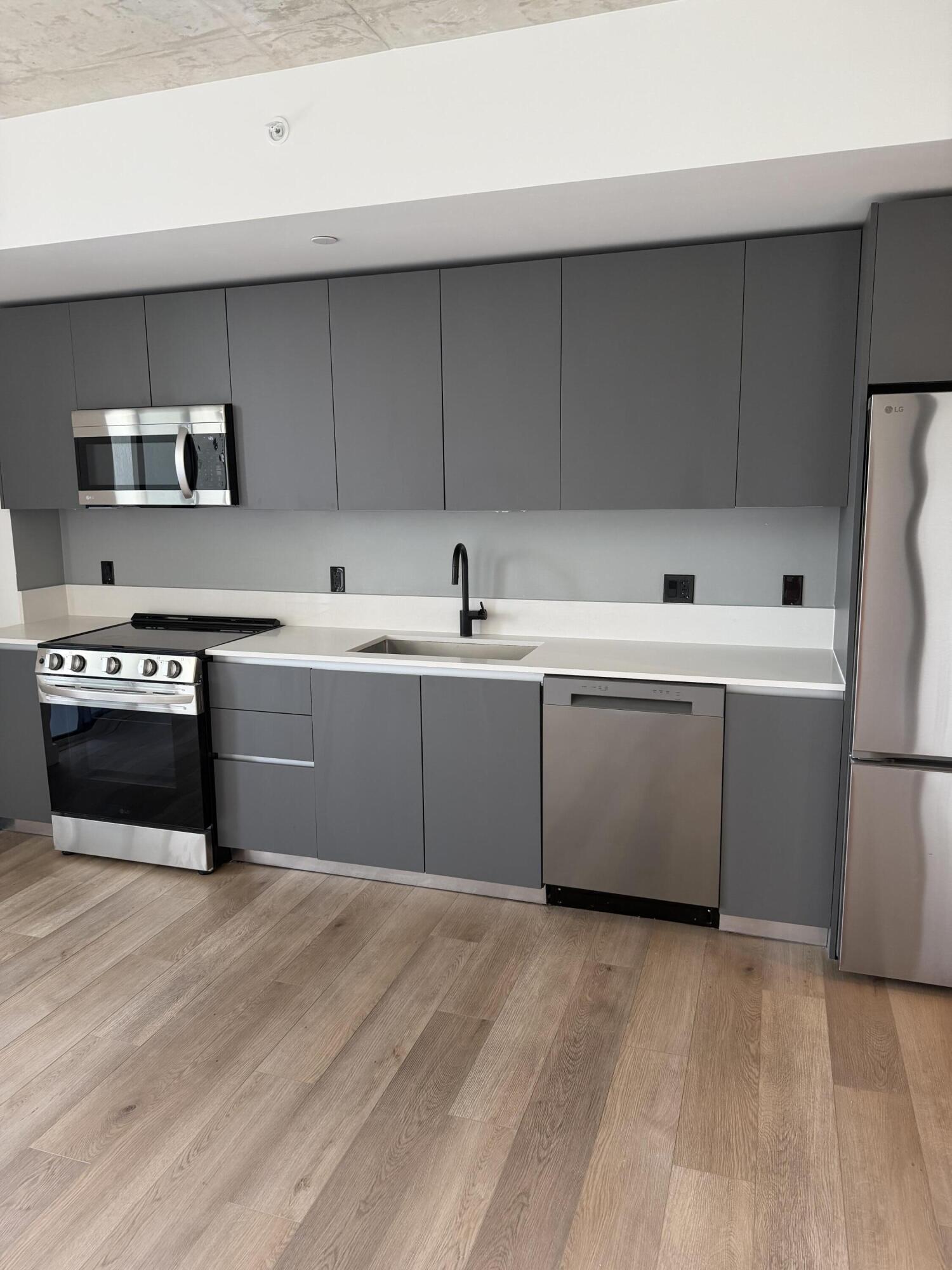307 SW 5th # 901 — Photo 4