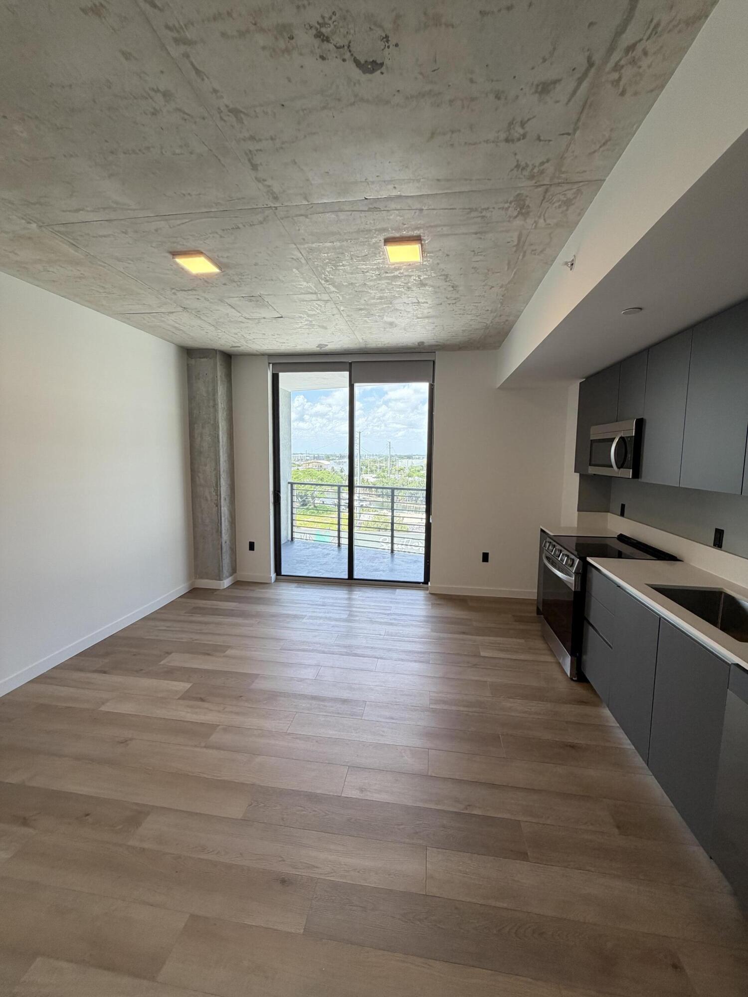 307 SW 5th # 901 — Photo 5