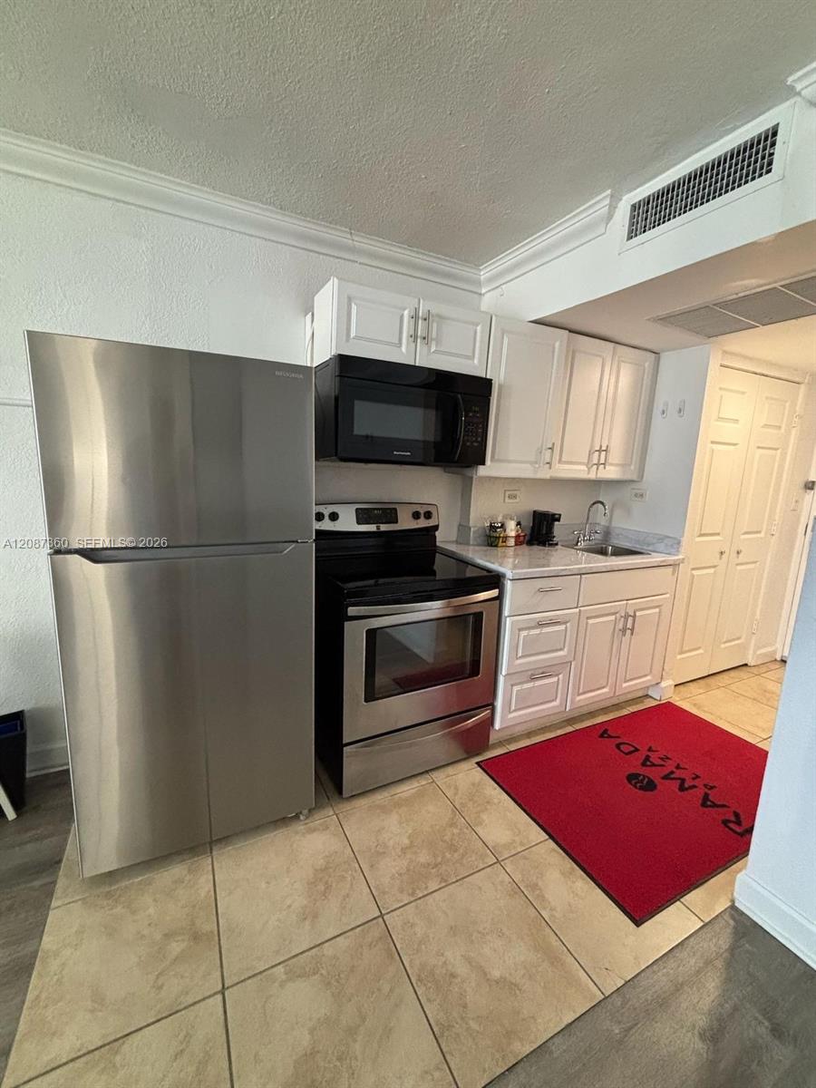 19201 Collins Ave # 747 — Photo 2