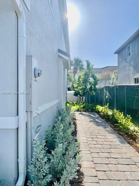 157 SW 170th Ave — Photo 4