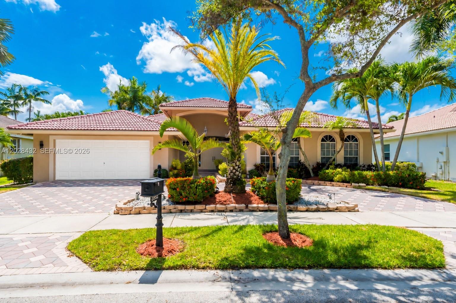 3852 Oak Ridge Cir, Weston FL 33331