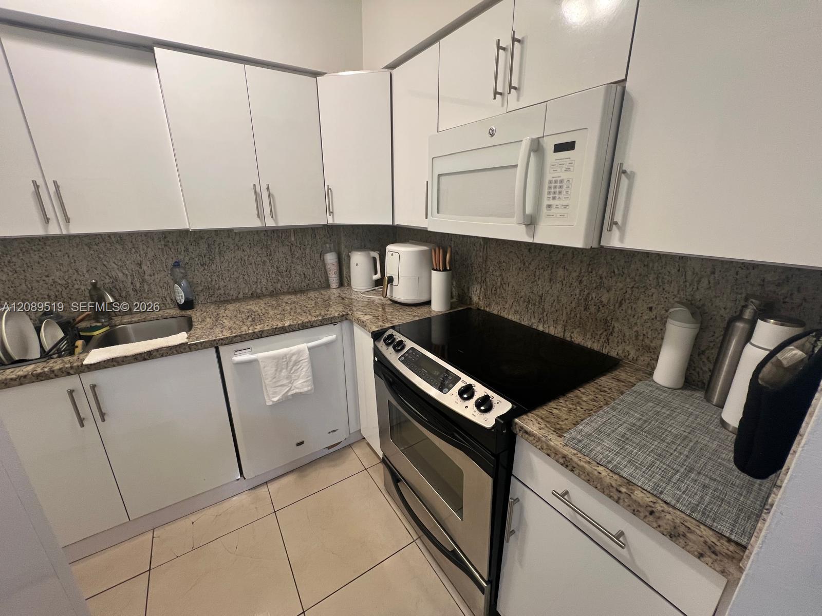 7441 Wayne Ave # 3O — Photo 2