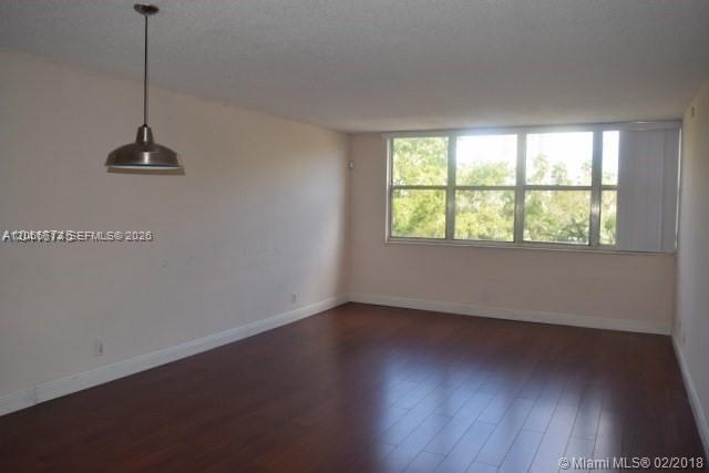 9143 SW 77th Ave # B304 — Photo 3
