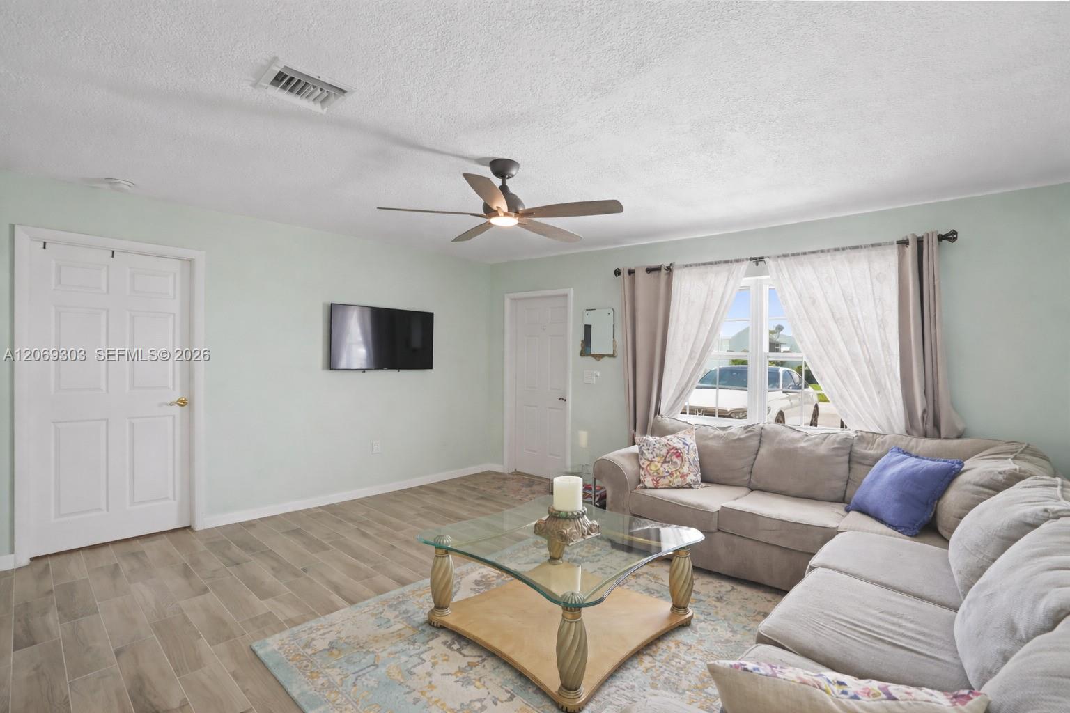 142 NW 10th Ct — Photo 5