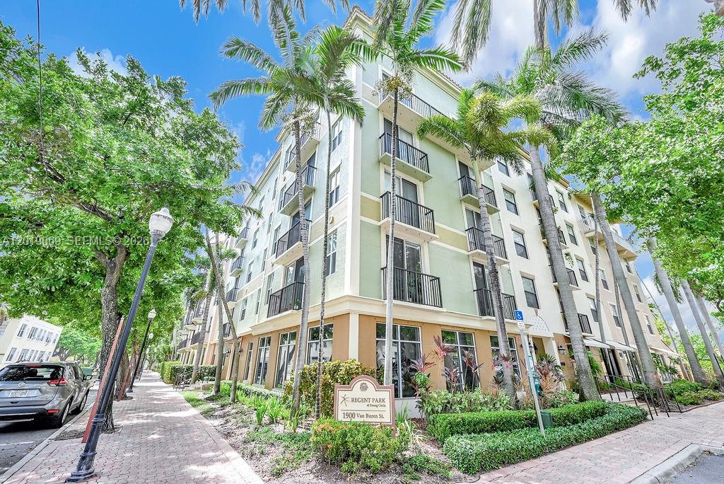 1900 Van Buren St # 113B, Hollywood FL 33020