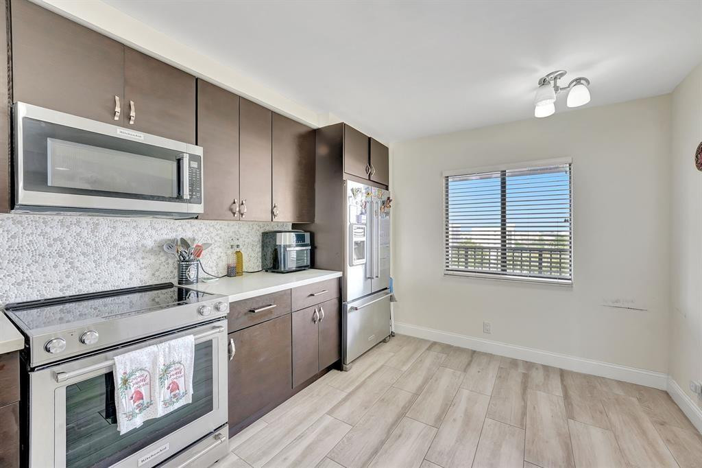 2200 S Cypress Bend Drive # 905 — Photo 4