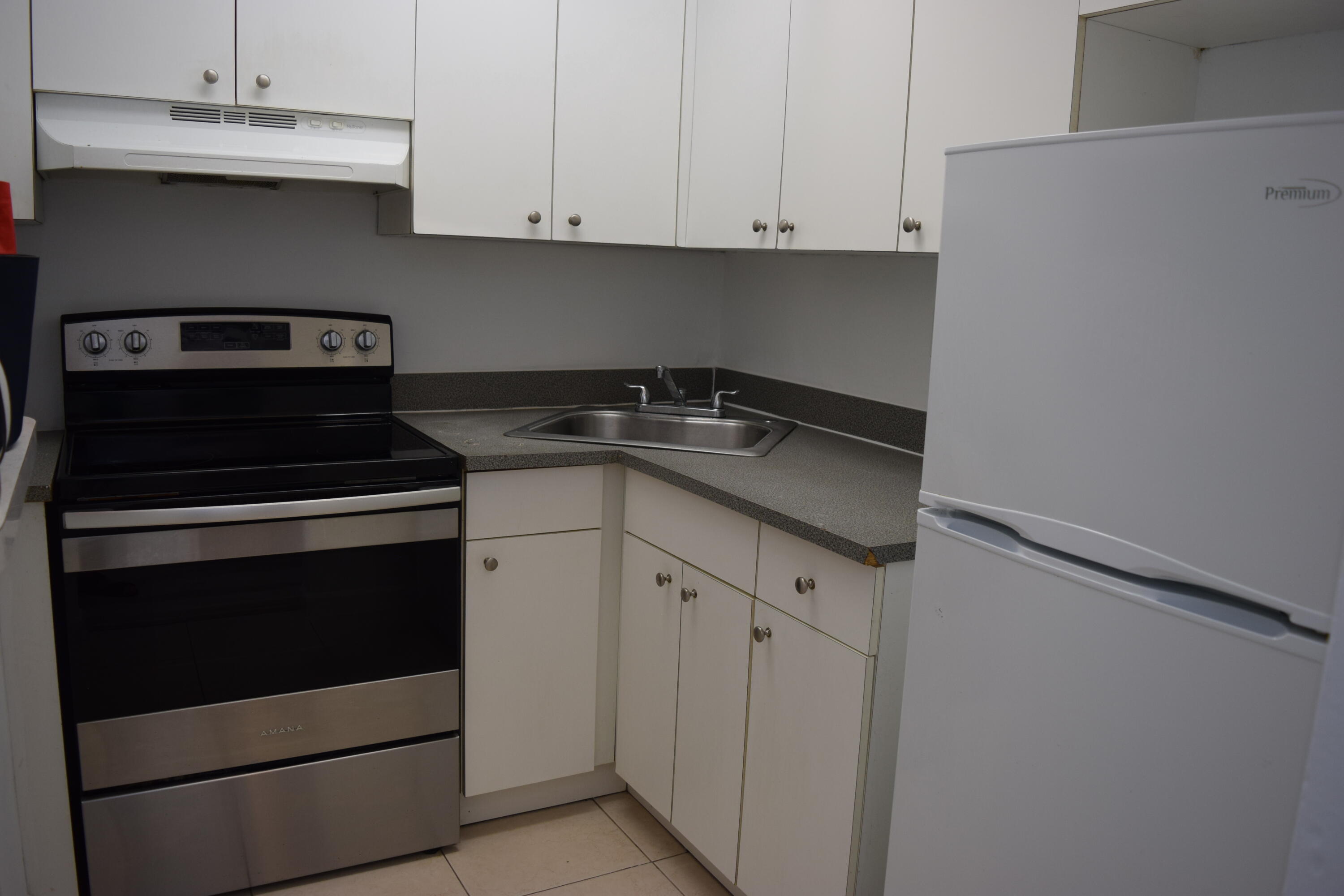 151 SE 6th Avenue Apt 14 — Photo 3