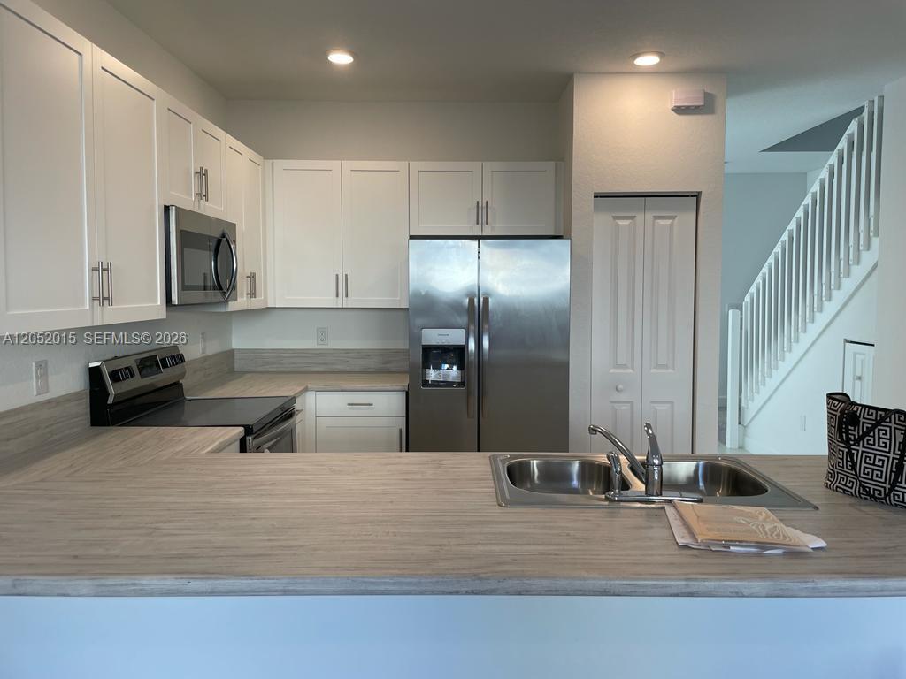 825 NE 211th St # 825, Miami FL 33179