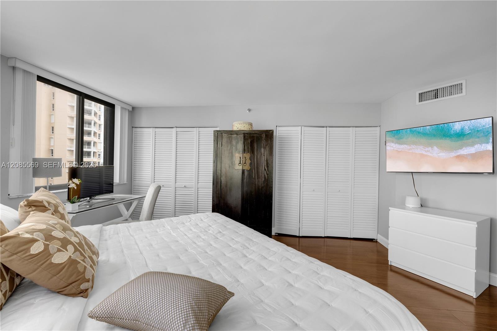540 Brickell Key Dr # 1514 — Photo 5