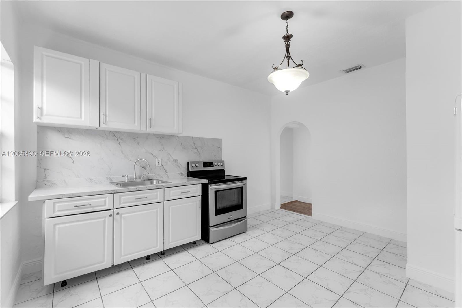 5629 SW 7th St — Photo 5