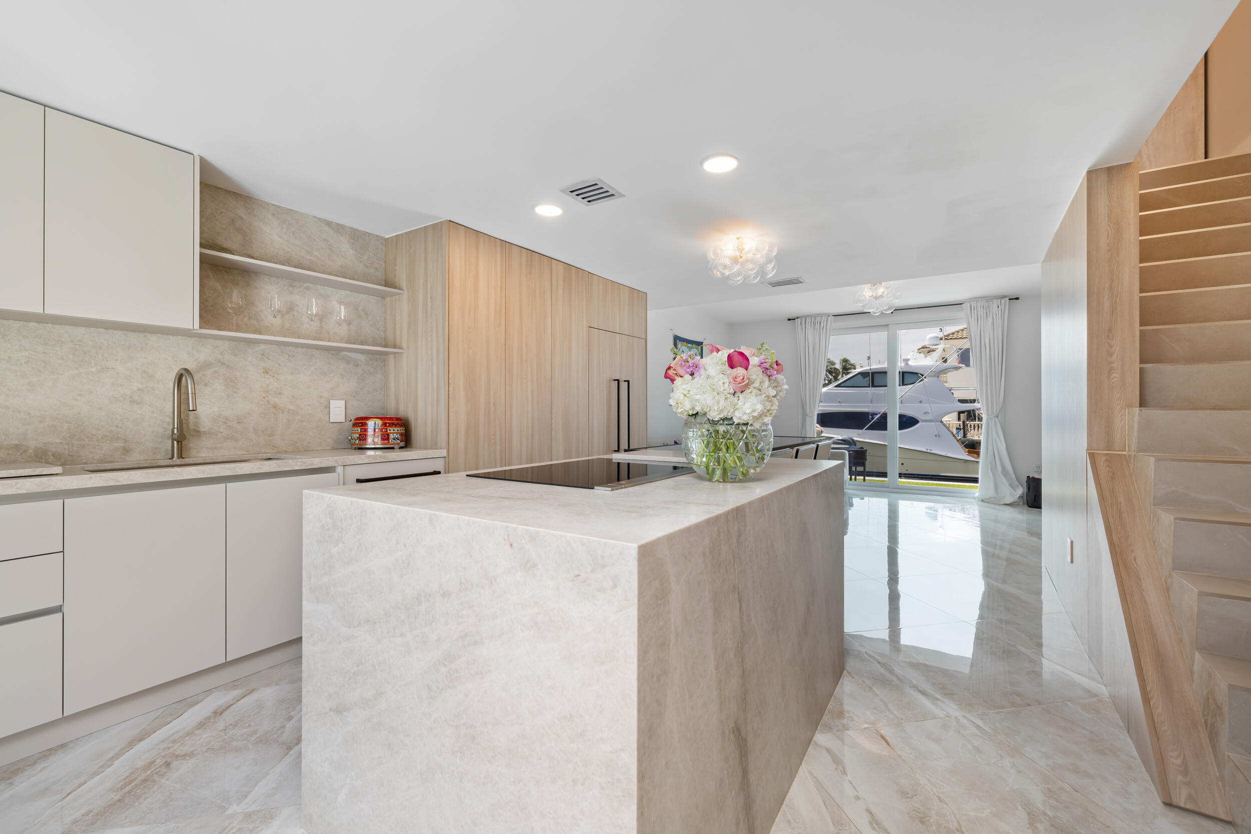 966 Jeffery Street — Photo 3