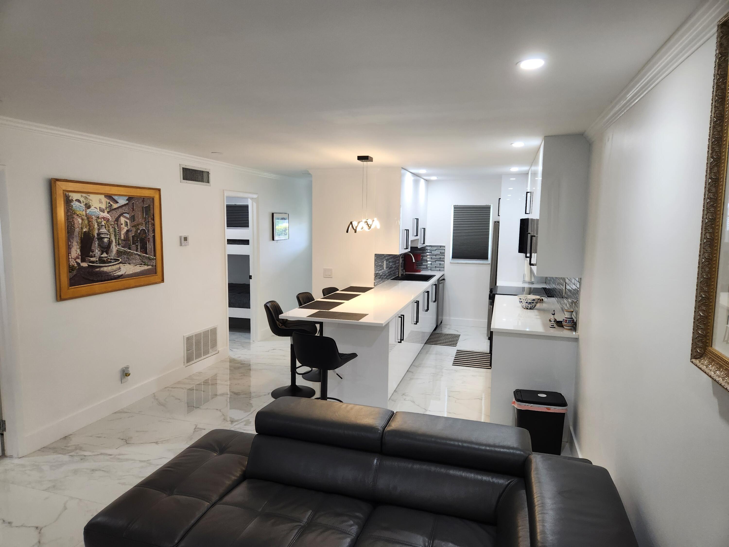 1119 Lake Terrace # 115 — Photo 3