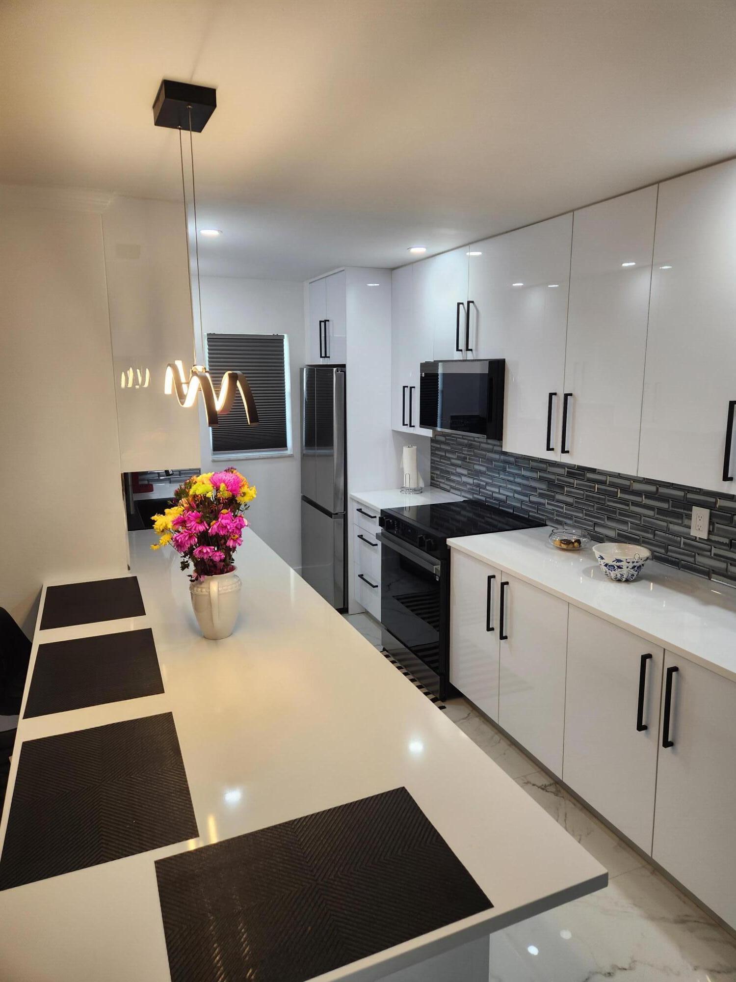 1119 Lake Terrace # 115 — Photo 4