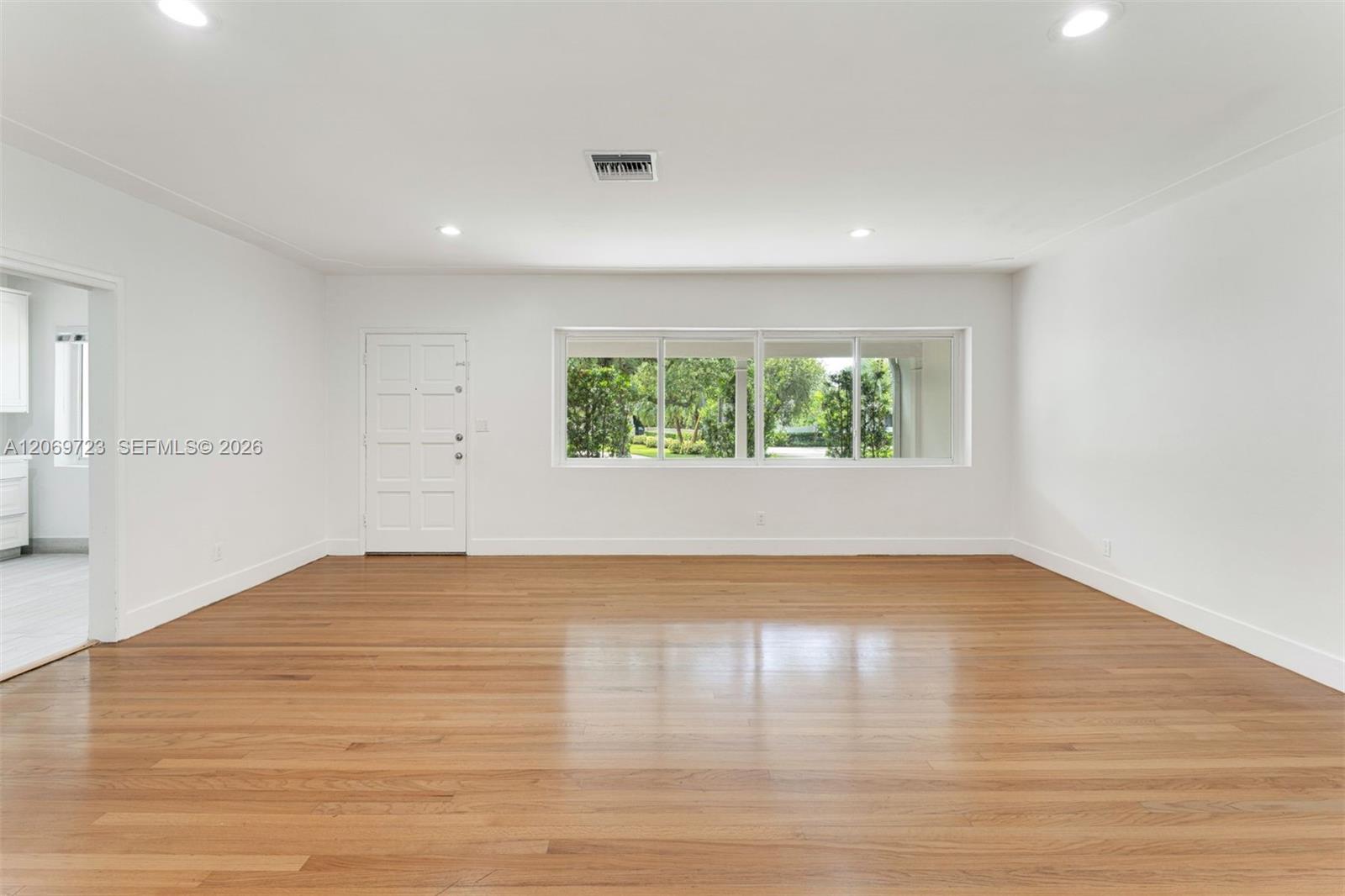 4724 Orduna Dr — Photo 5