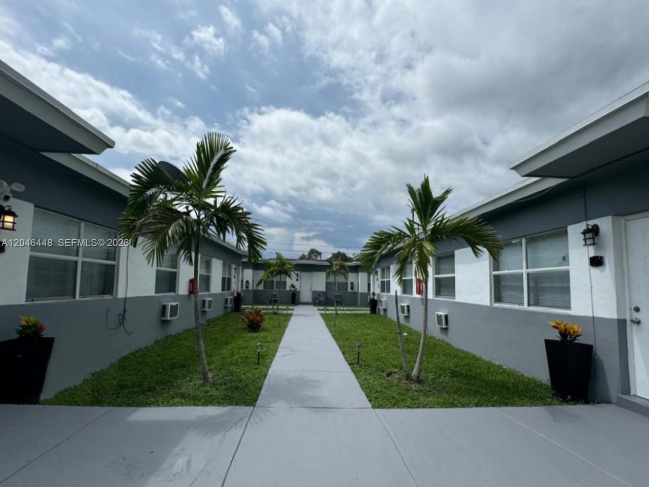 2300 Douglas St # 1, Hollywood FL 33020