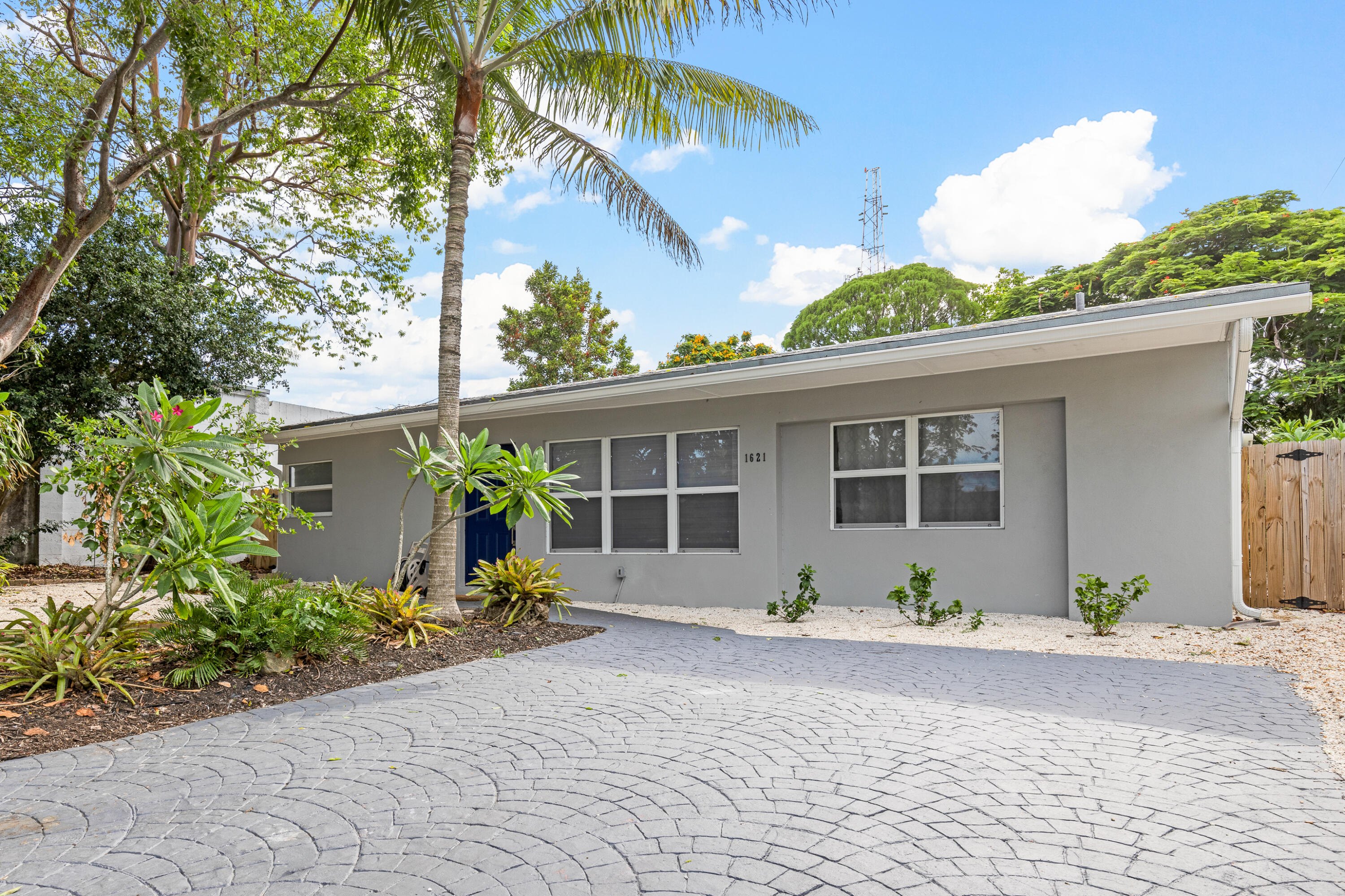 1621 NE 1ST Avenue, Pompano Beach FL 33060