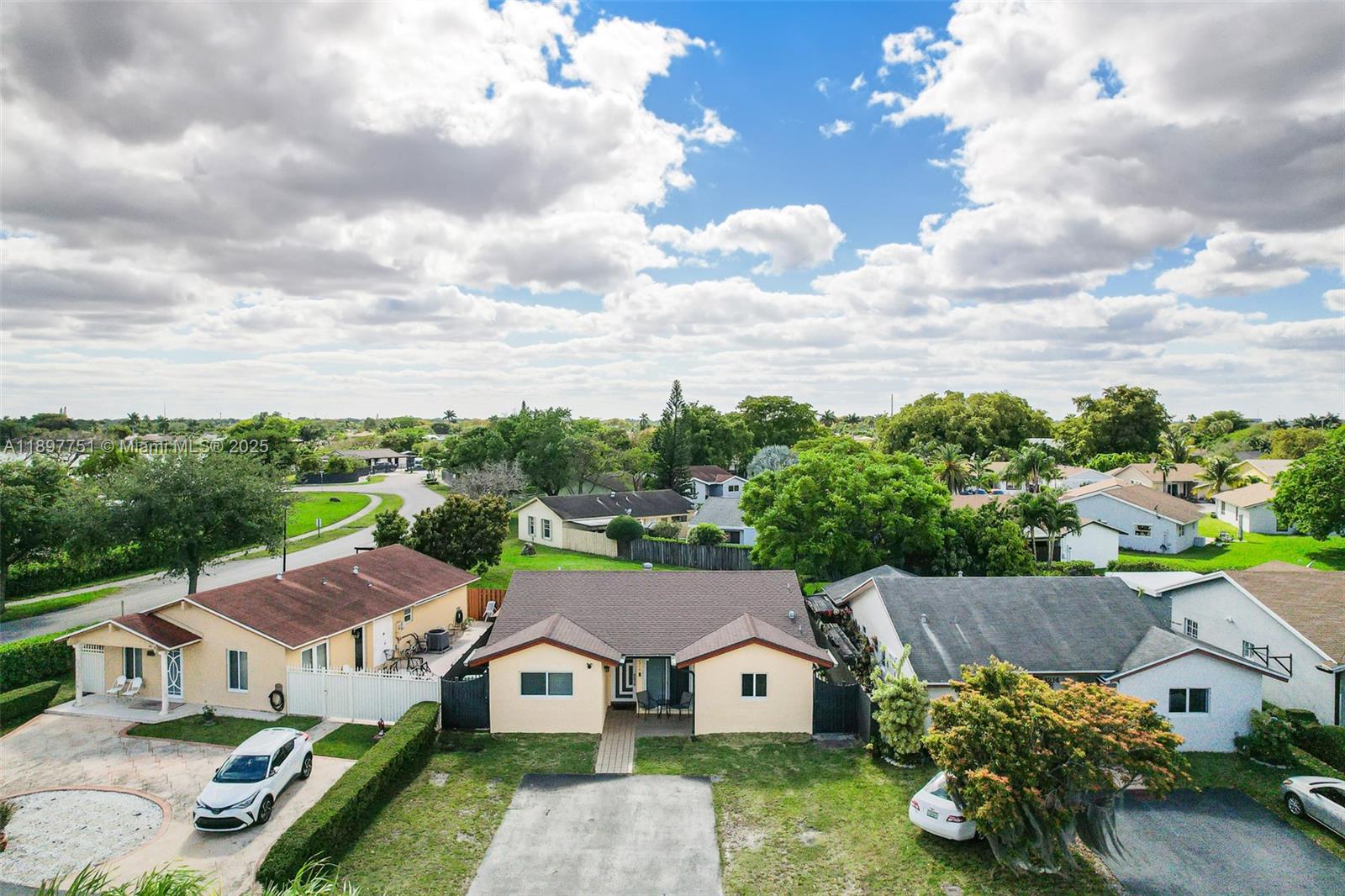 4216 SW 138th Ct — Photo 3