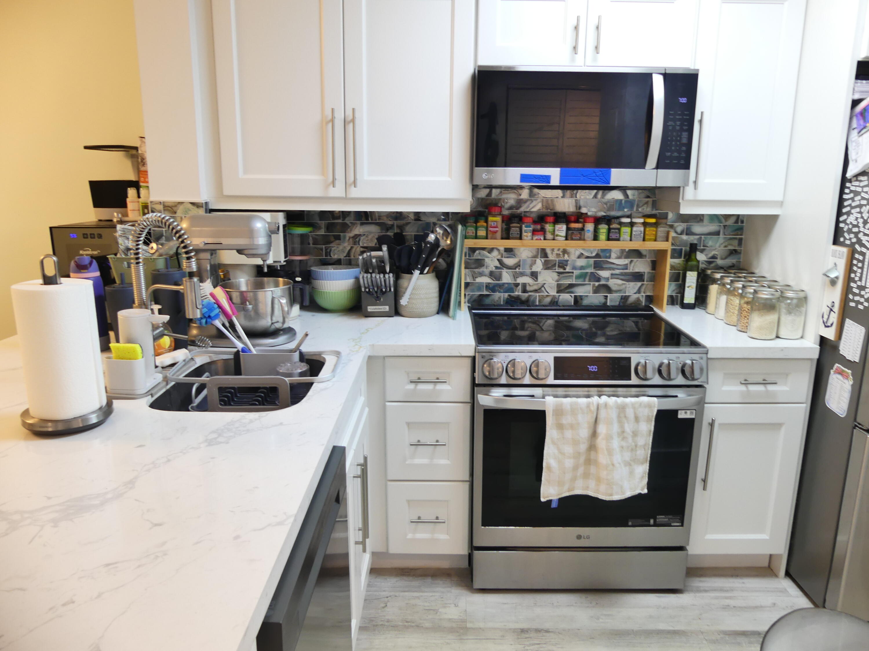 2226 N CYPRESS BEND Drive # 103 — Photo 5