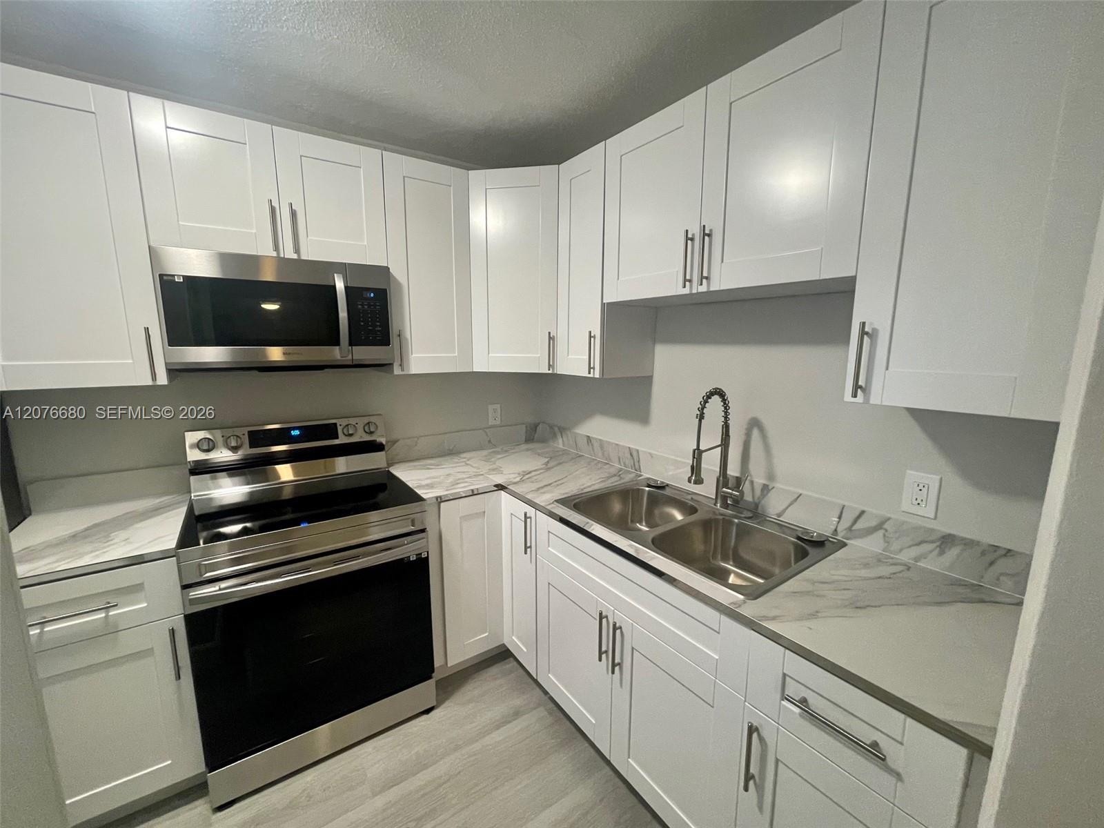 1077 SE 22nd Ave # N8 — Photo 3