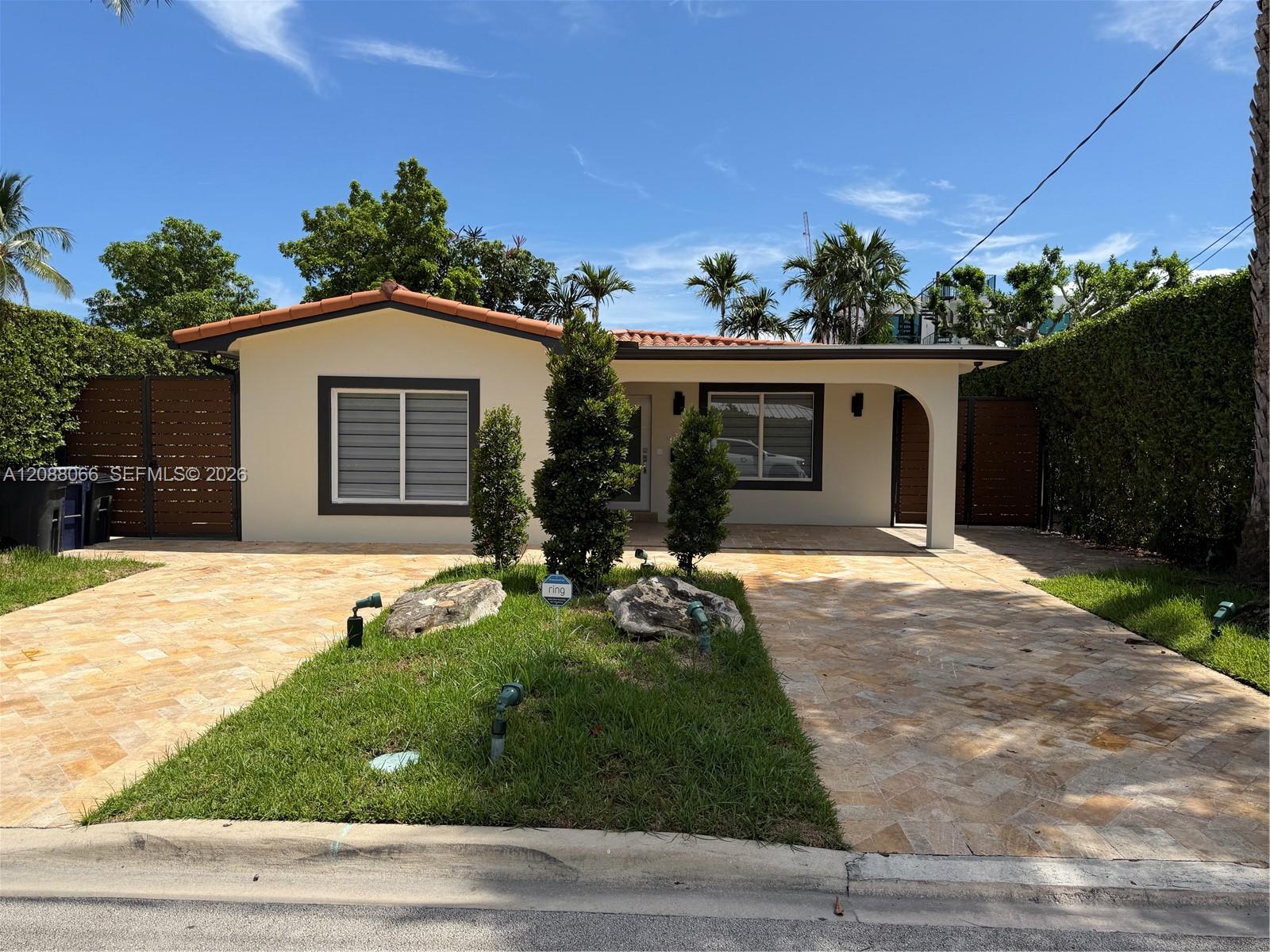 9341 Dickens Ave — Photo 4